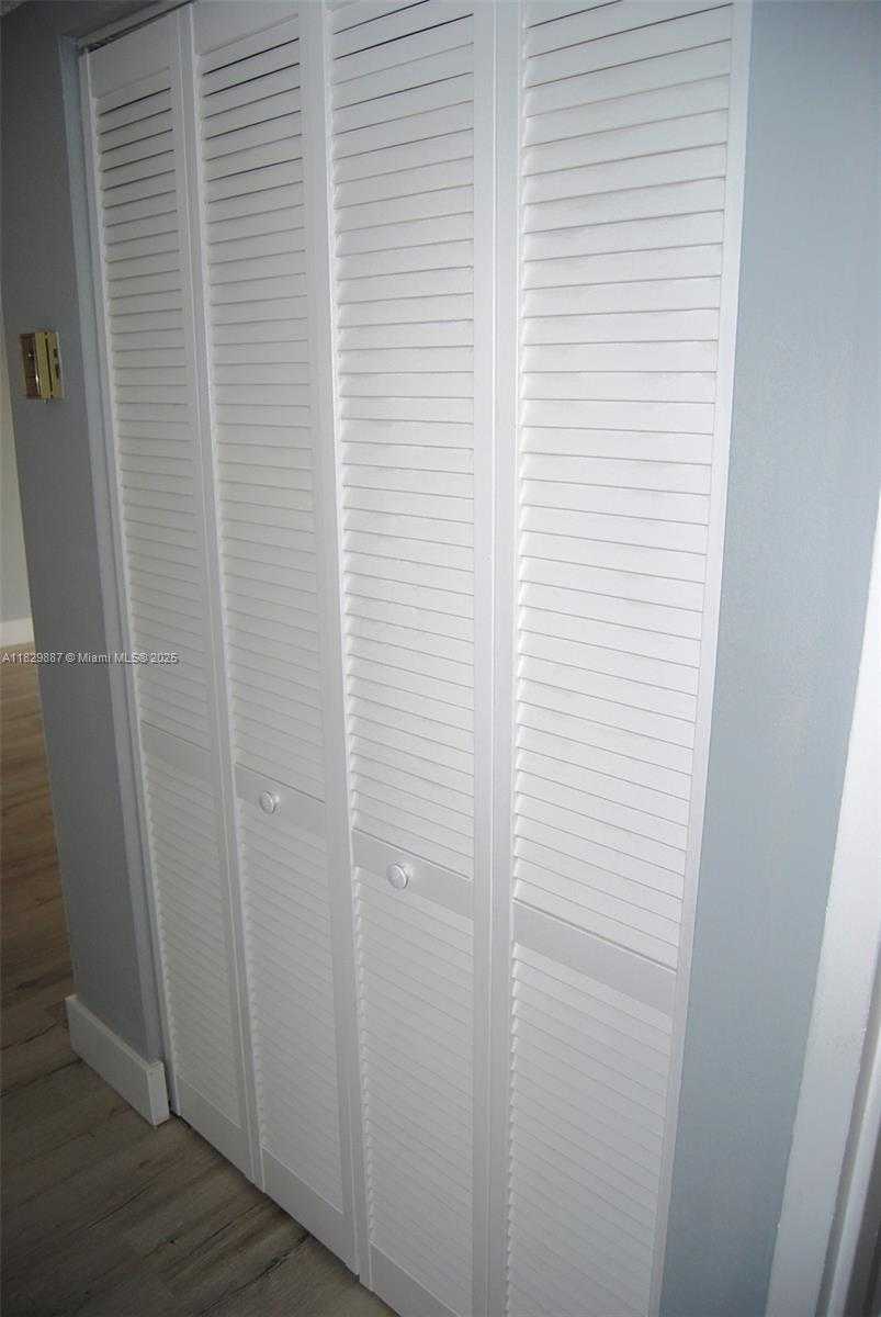Small Image of 5221 GENEVA WAY #205, Doral Number 11