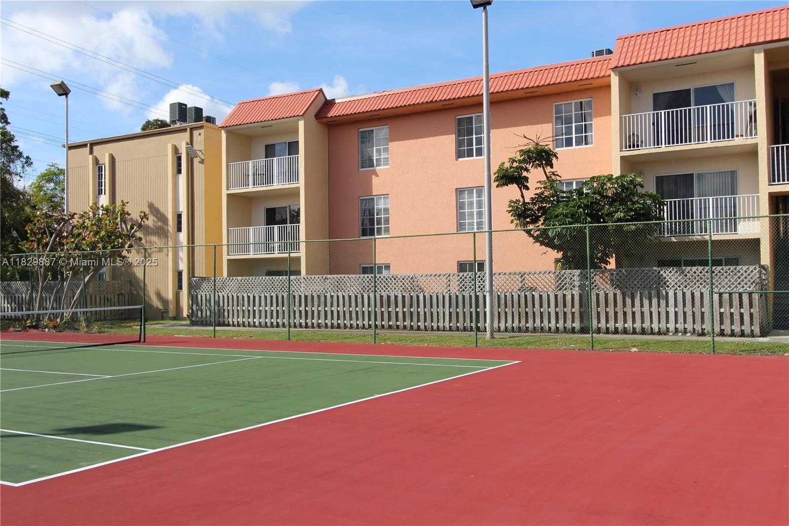 Small Image of 5221 GENEVA WAY #205, Doral Number 14