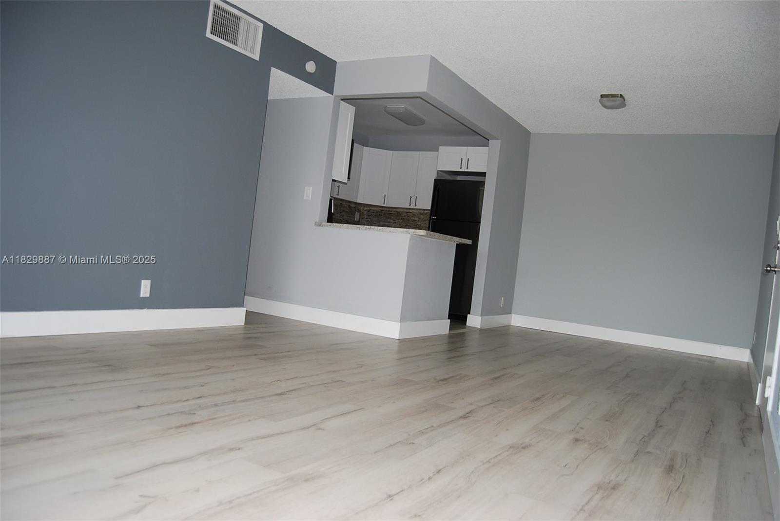 Small Image of 5221 GENEVA WAY #205, Doral Number 2