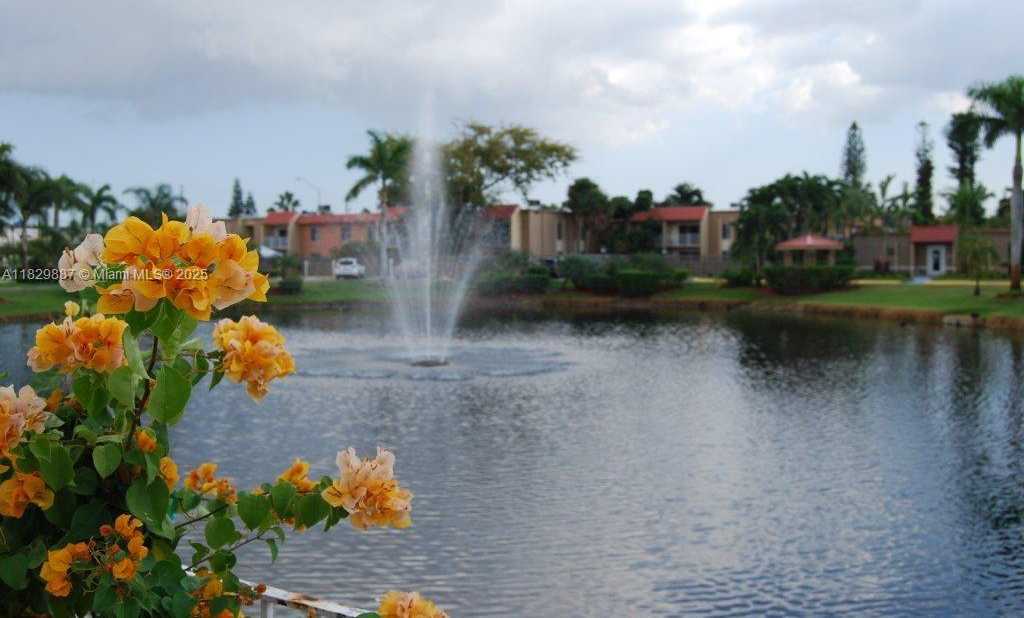 Small Image of 5221 GENEVA WAY #205, Doral Number 21