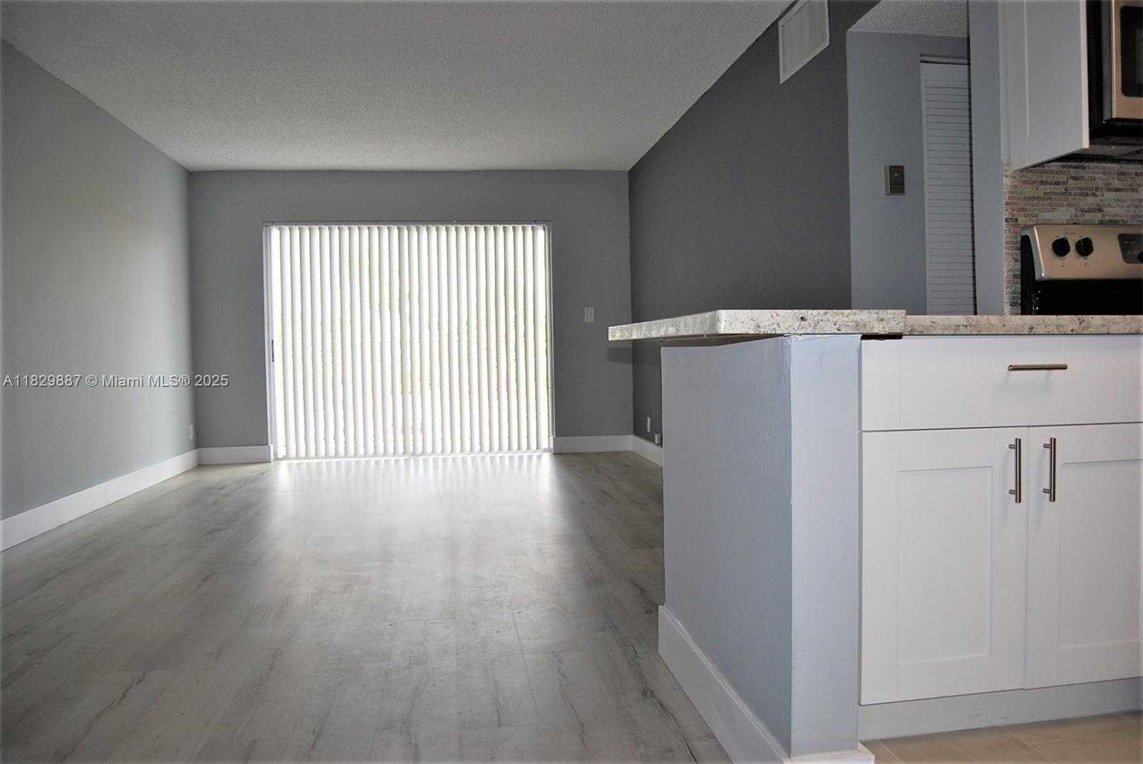 Small Image of 5221 GENEVA WAY #205, Doral Number 7