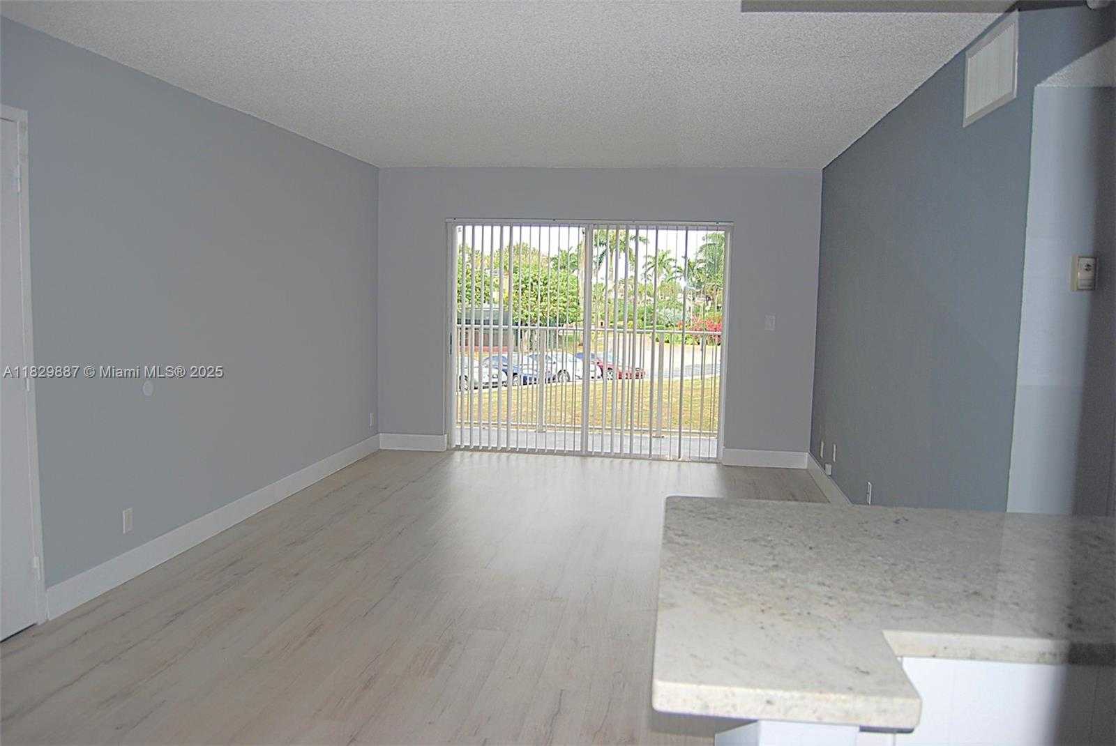 Small Image of 5221 GENEVA WAY #205, Doral Number 8