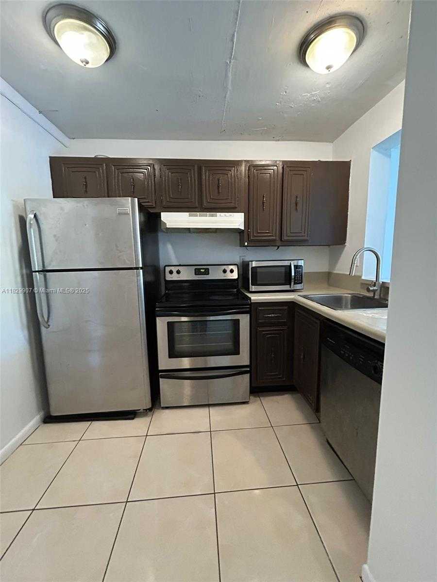 Small Image of 496 NORTH WEST 165TH ST RD #D-310, Miami Number 2