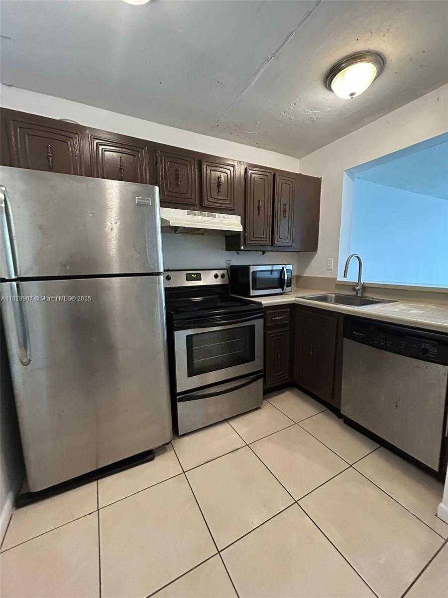 Small Image of 496 NORTH WEST 165TH ST RD #D-310, Miami Number 3