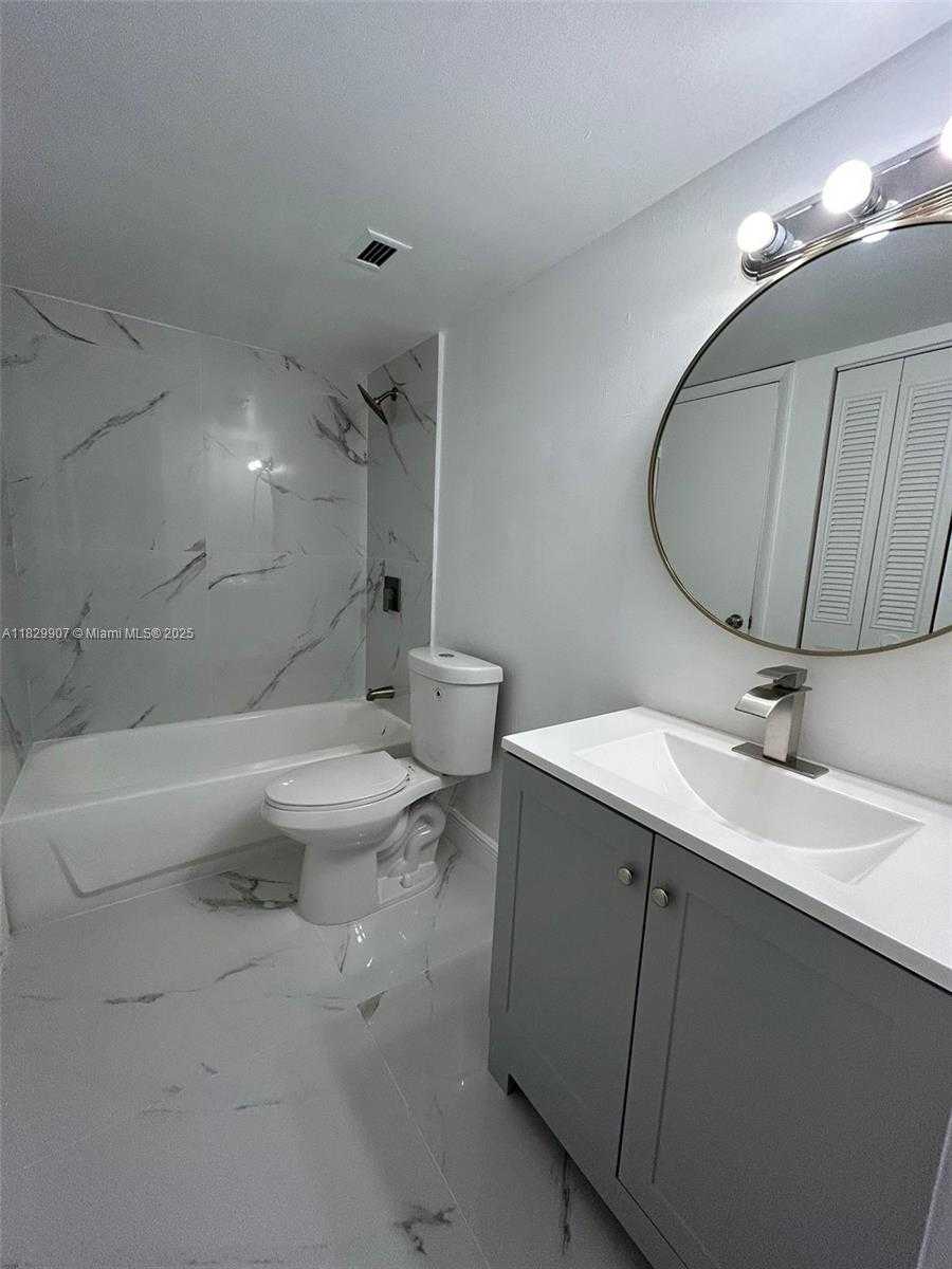 Small Image of 496 NORTH WEST 165TH ST RD #D-310, Miami Number 5
