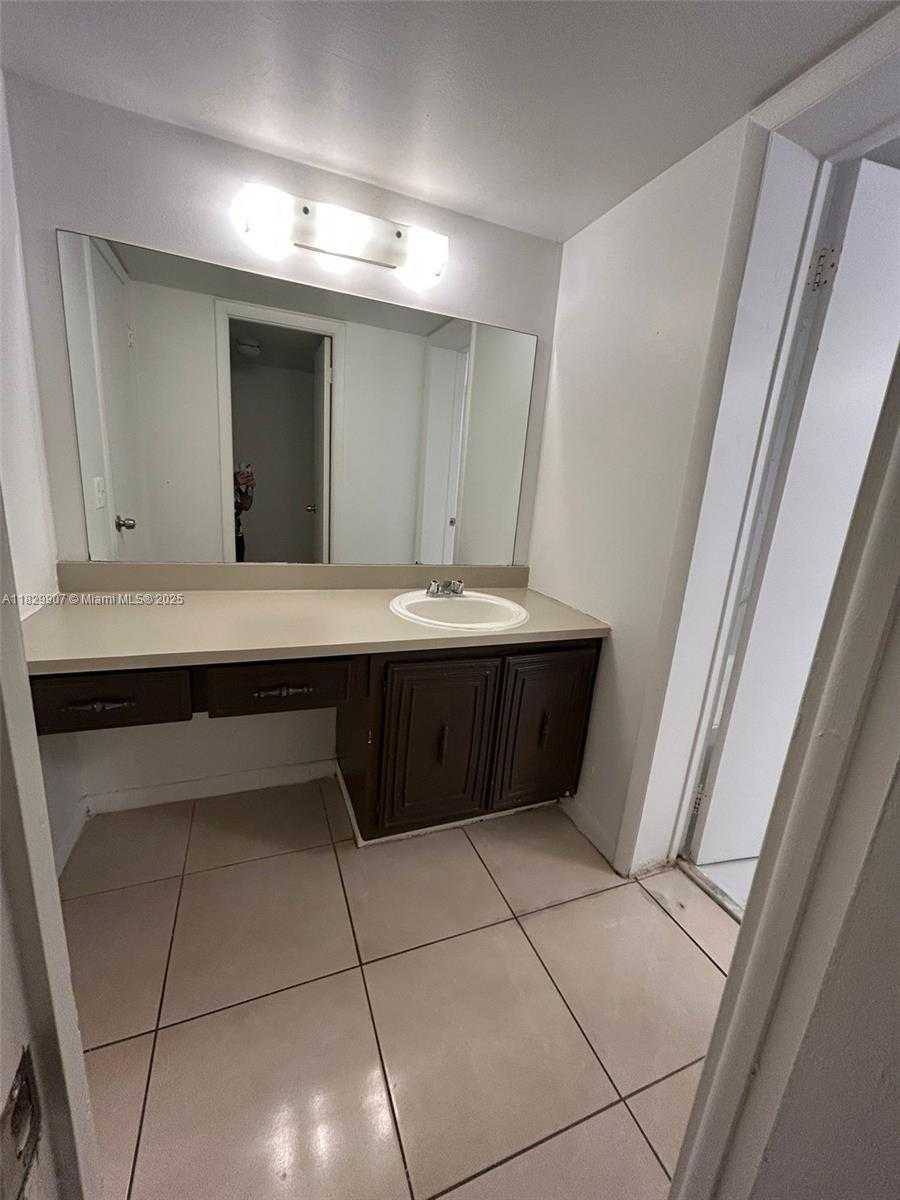 Small Image of 496 NORTH WEST 165TH ST RD #D-310, Miami Number 6