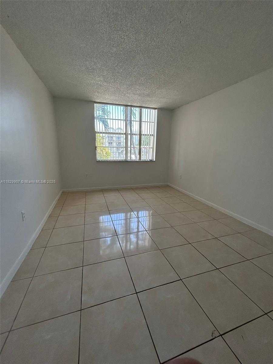 Small Image of 496 NORTH WEST 165TH ST RD #D-310, Miami Number 7