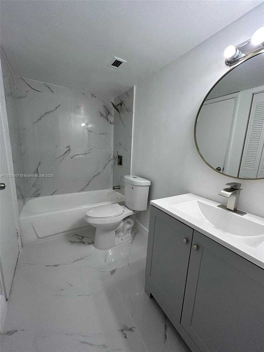Small Image of 496 NORTH WEST 165TH ST RD #D-310, Miami Number 8