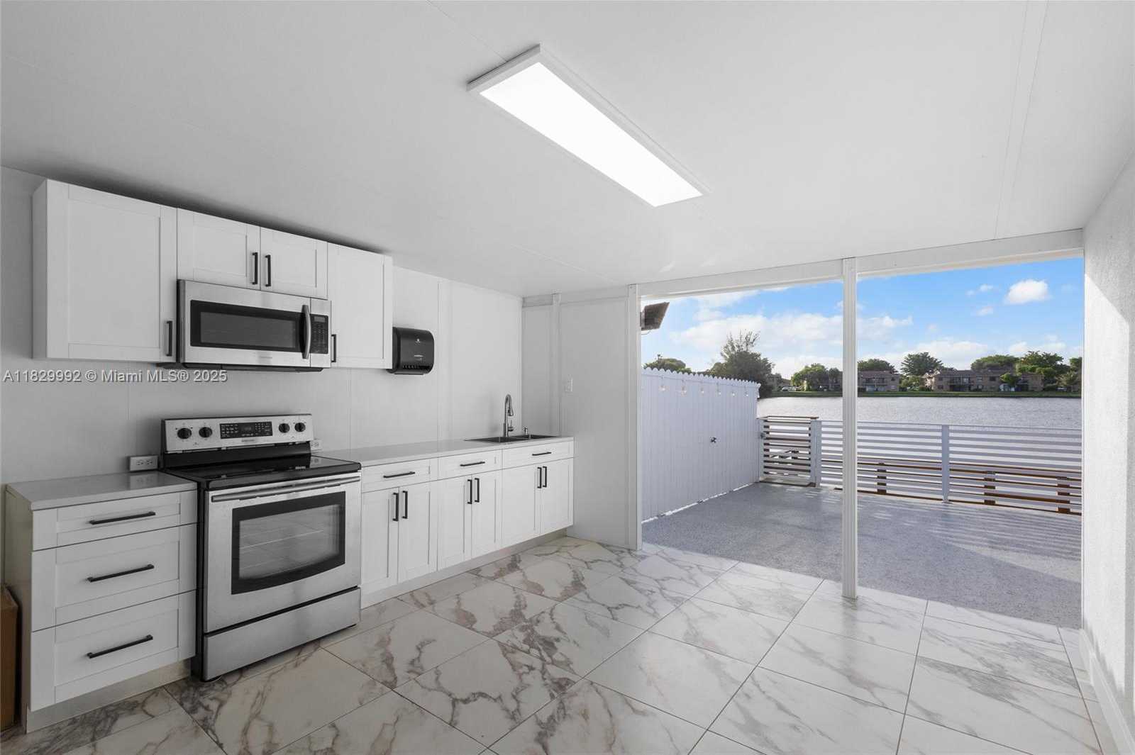 Small Image of 2515 WEST 65TH ST, Hialeah Number 17