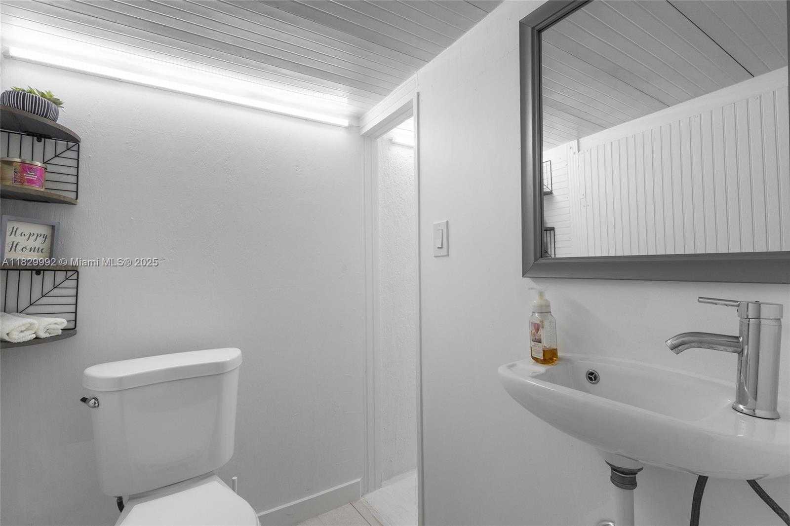 Small Image of 2515 WEST 65TH ST, Hialeah Number 21