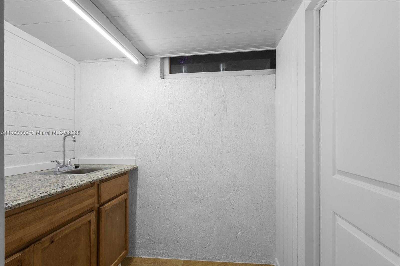 Small Image of 2515 WEST 65TH ST, Hialeah Number 23