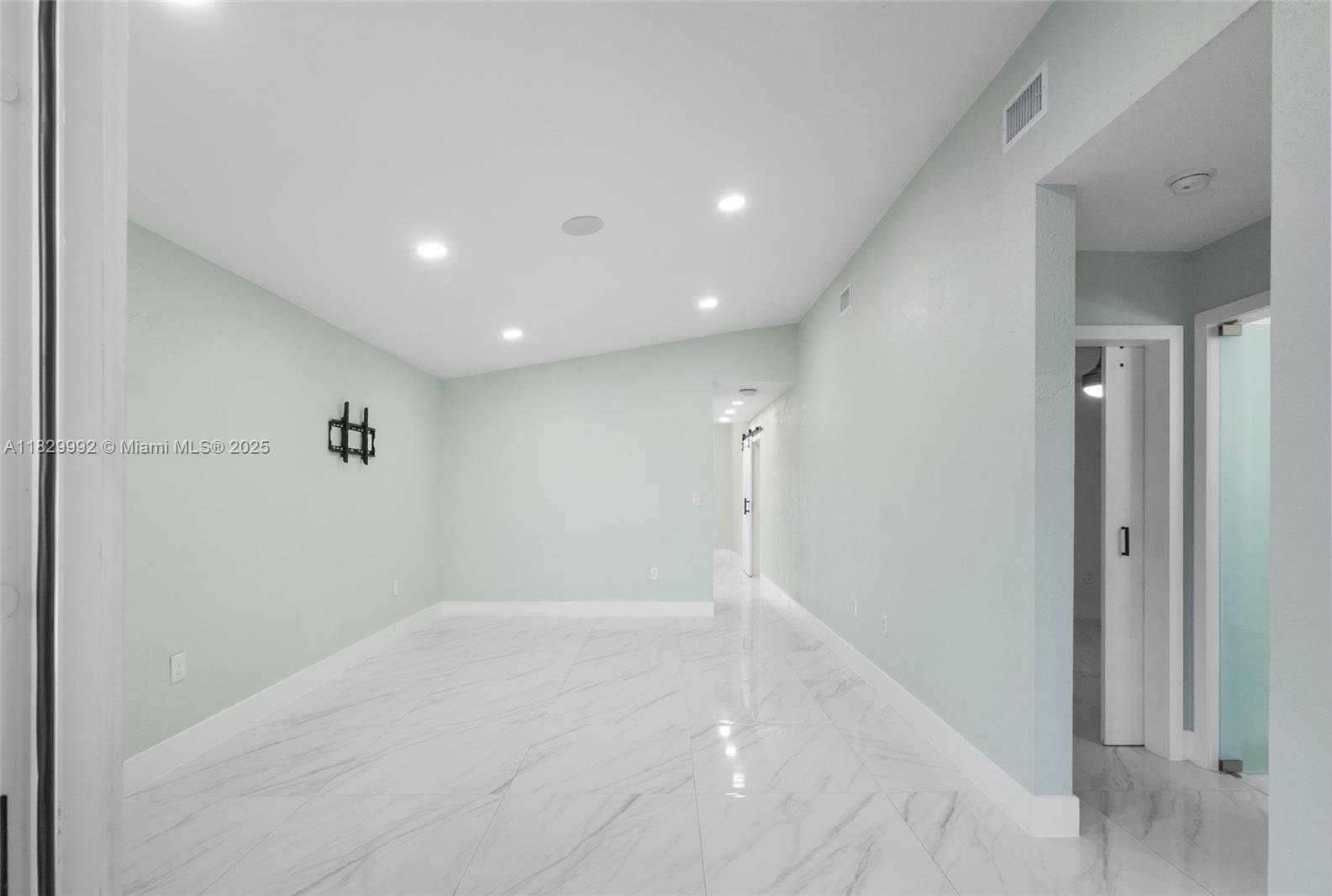 Small Image of 2515 WEST 65TH ST, Hialeah Number 6