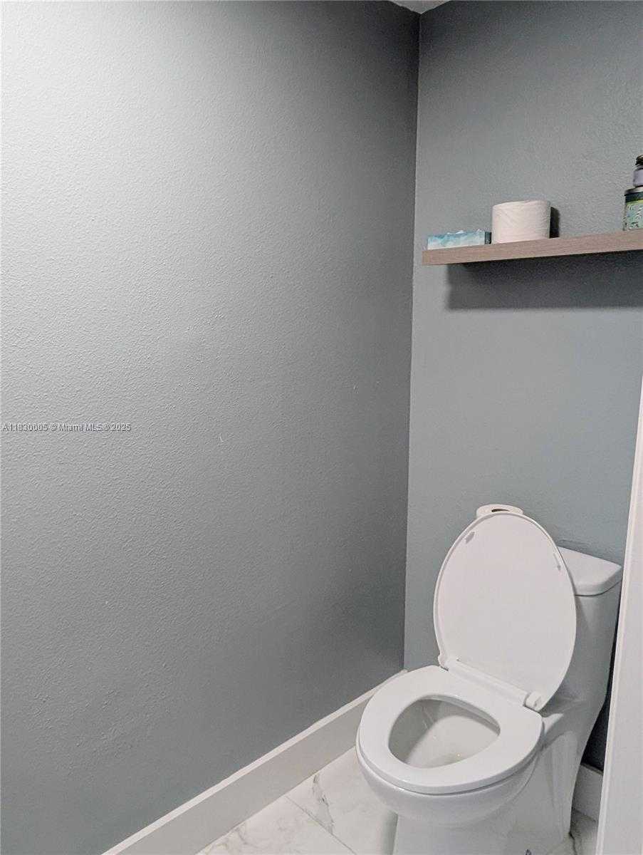 Small Image of 8360 NORTH WEST 103RD ST #207E, Hialeah Gardens Number 11