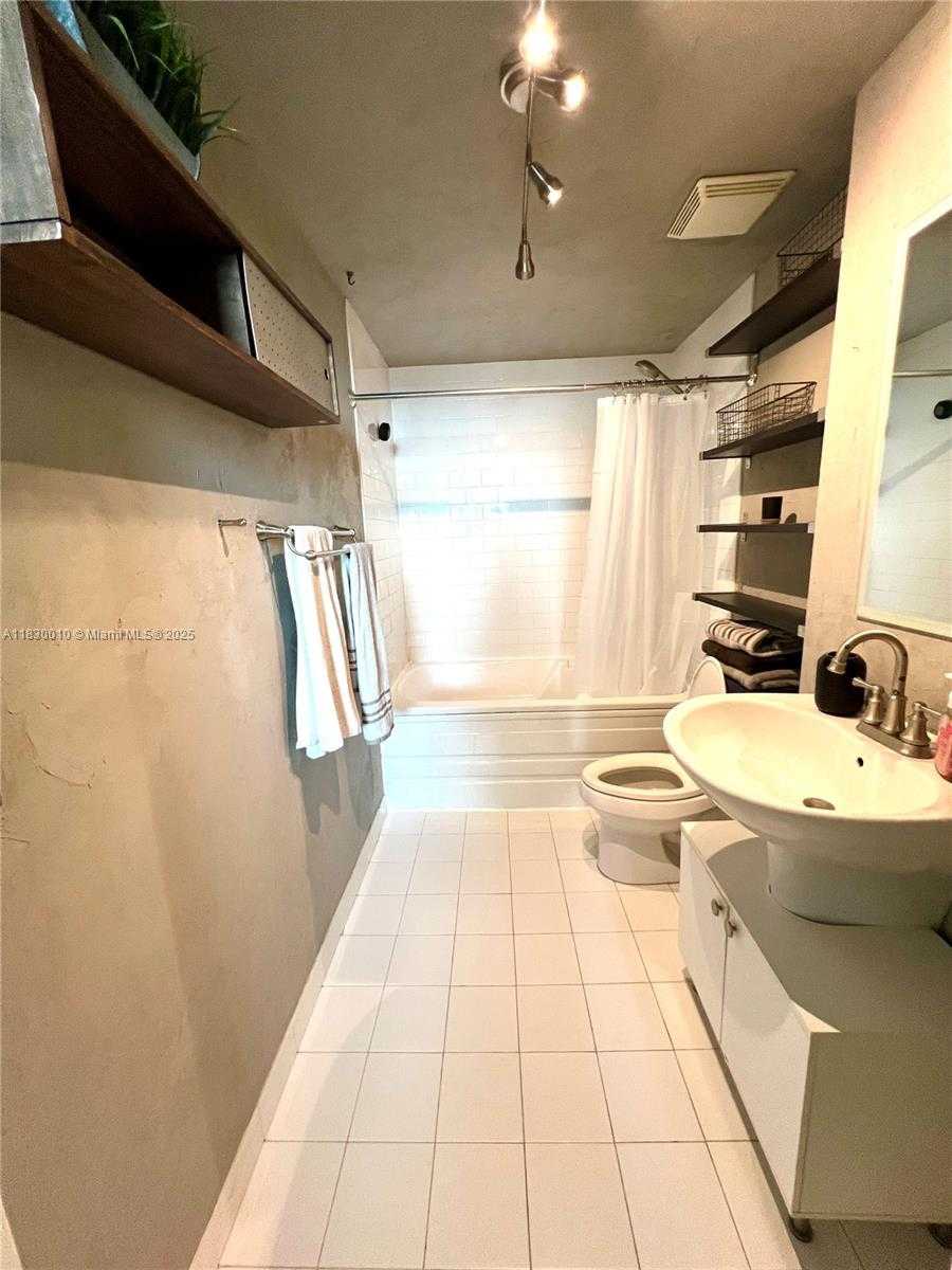 Small Image of 690 SOUTH WEST 1ST CT #1934, Miami Number 16
