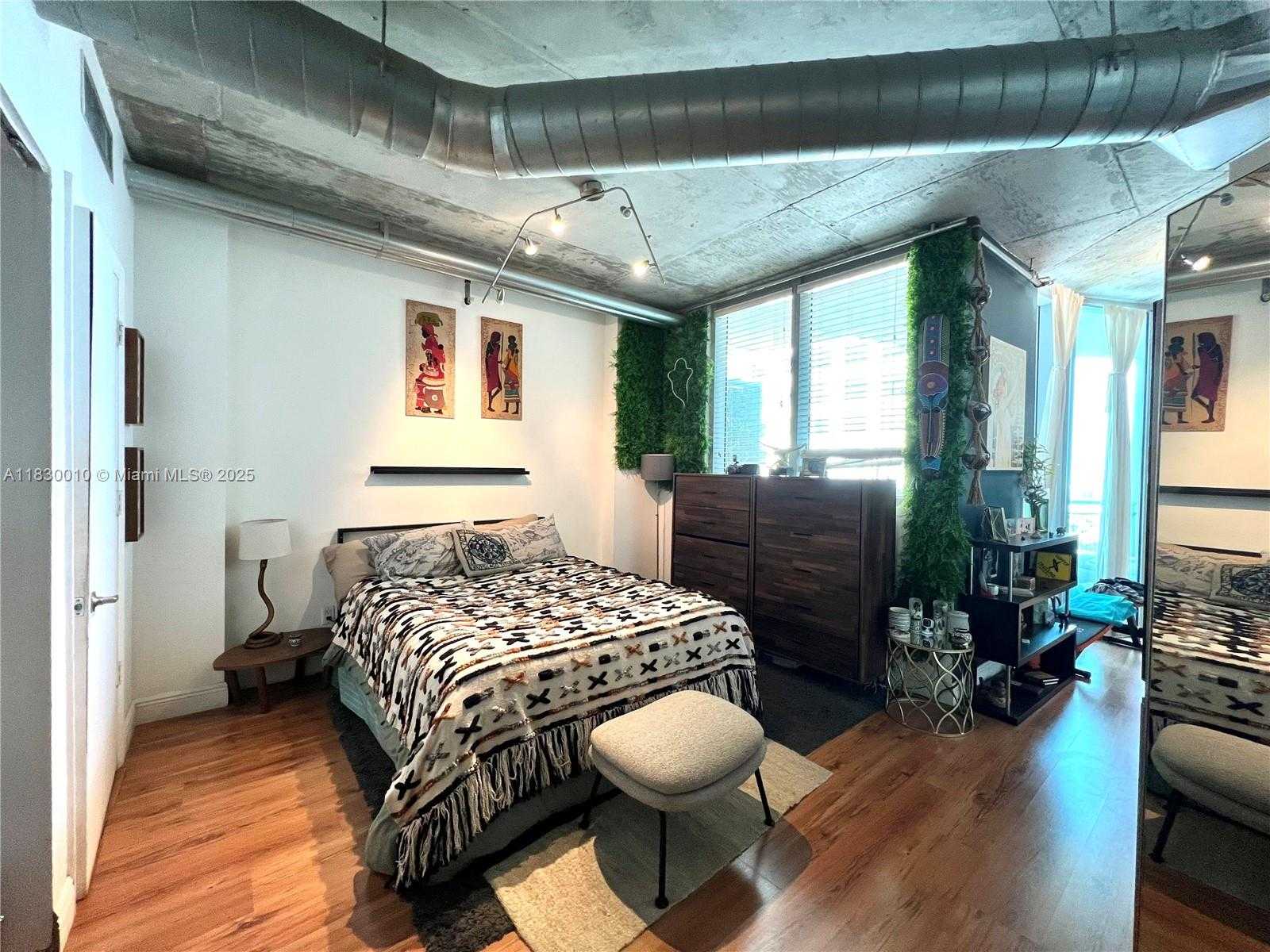Small Image of 690 SOUTH WEST 1ST CT #1934, Miami Number 18