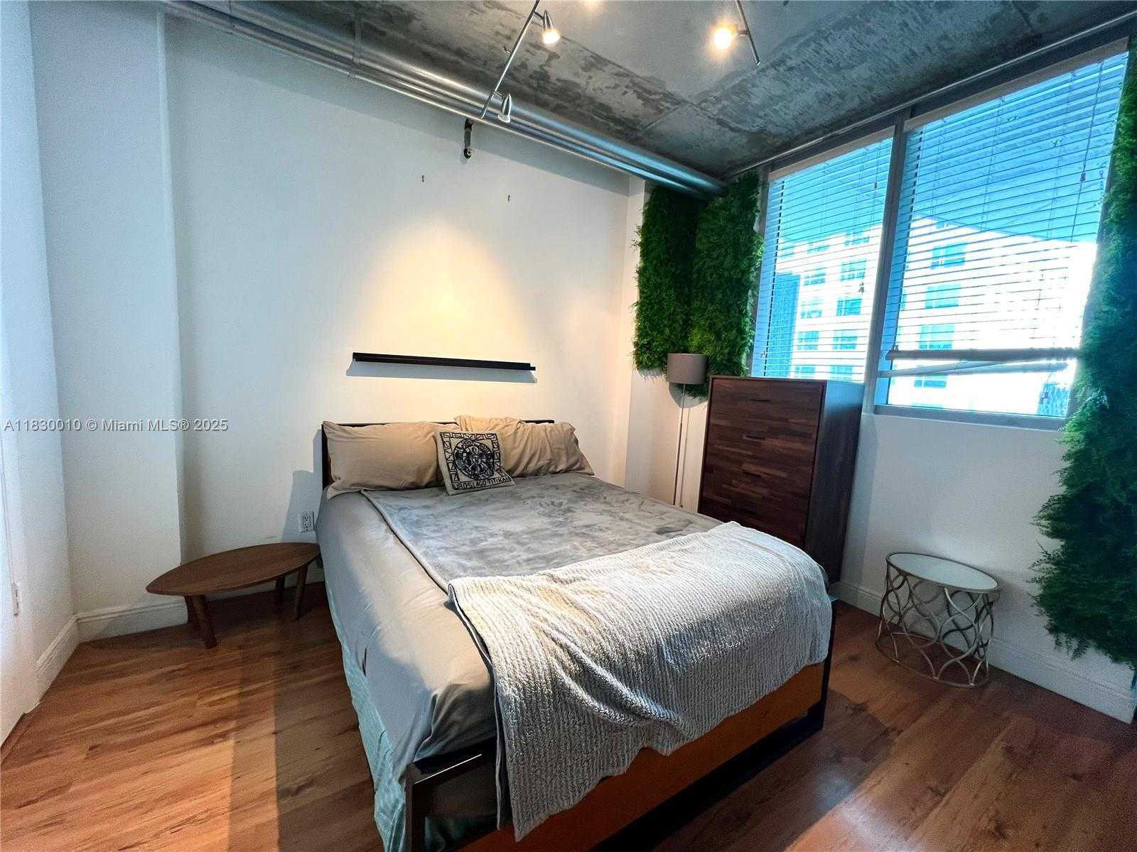 Small Image of 690 SOUTH WEST 1ST CT #1934, Miami Number 19