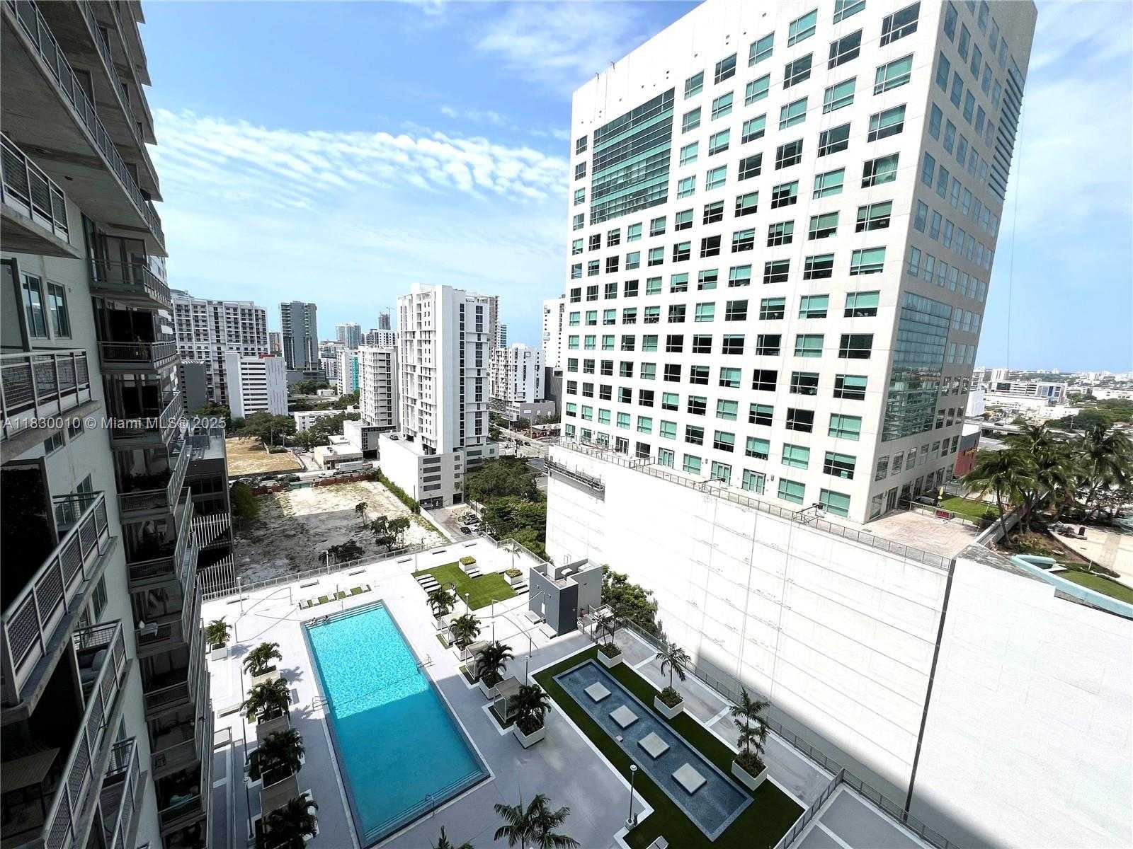 Small Image of 690 SOUTH WEST 1ST CT #1934, Miami Number 7