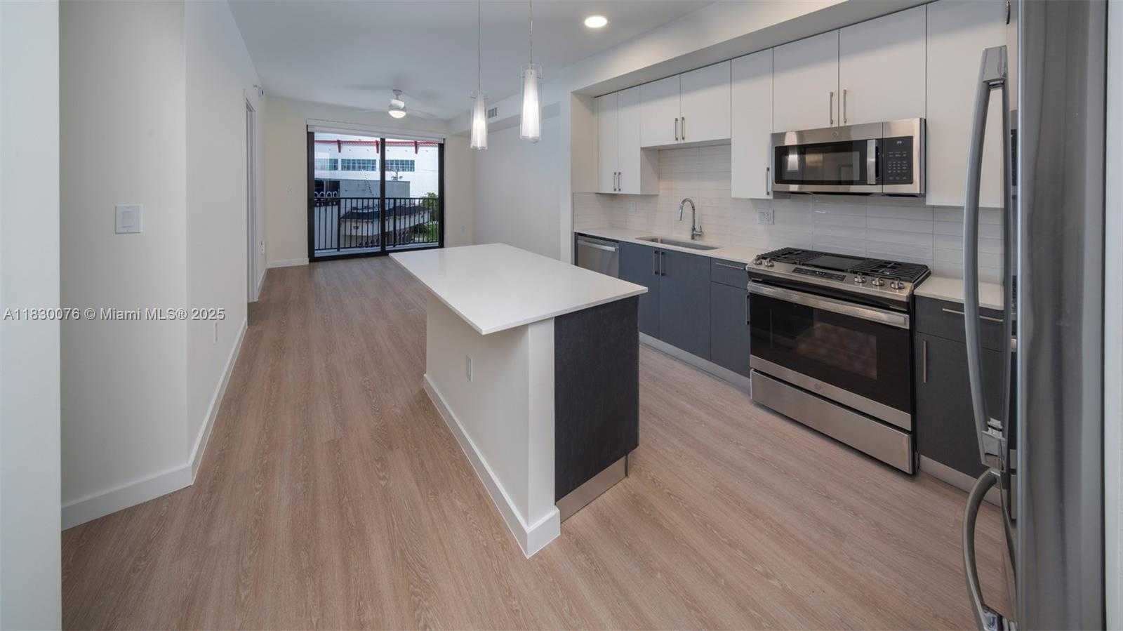 Small Image of 19401 WEST DIXIE HWY #813, Miami Number 23
