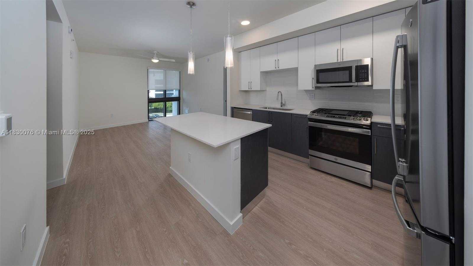 Small Image of 19401 WEST DIXIE HWY #813, Miami Number 26