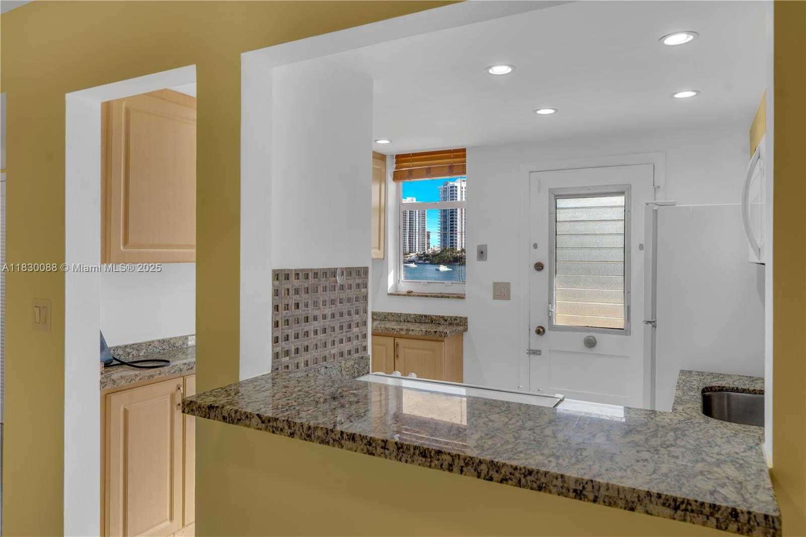 Small Image of 2905 NORTH EAST POINT EAST DR #L408, Aventura Number 11