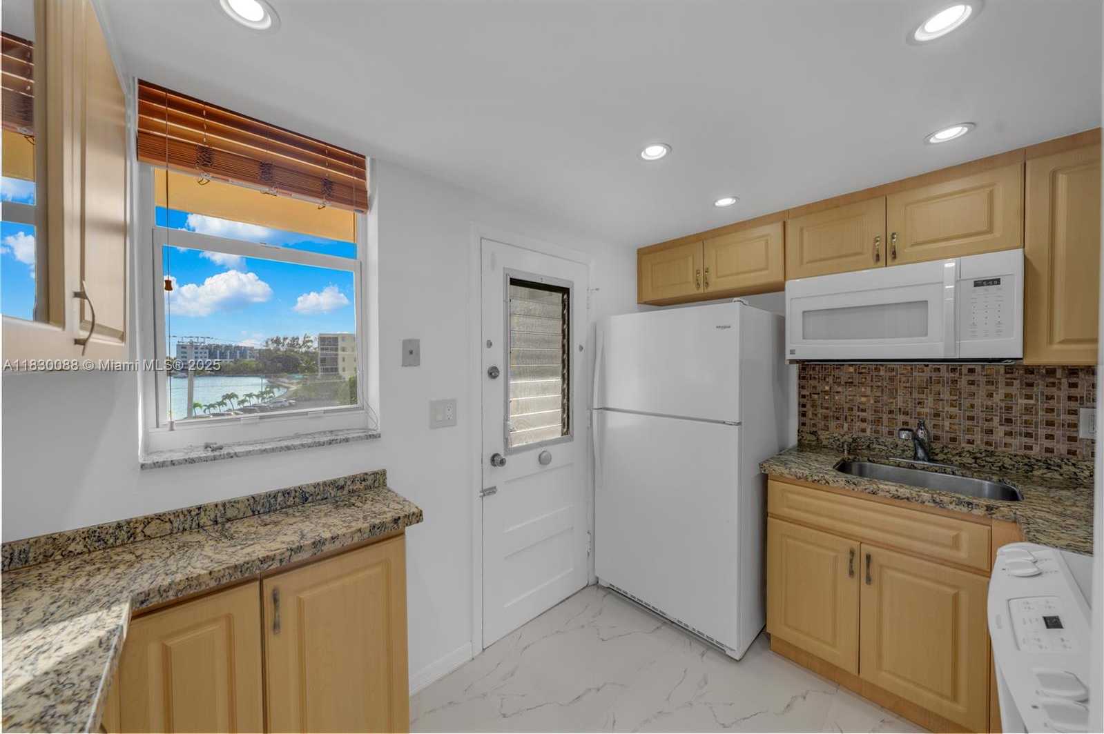Small Image of 2905 NORTH EAST POINT EAST DR #L408, Aventura Number 12