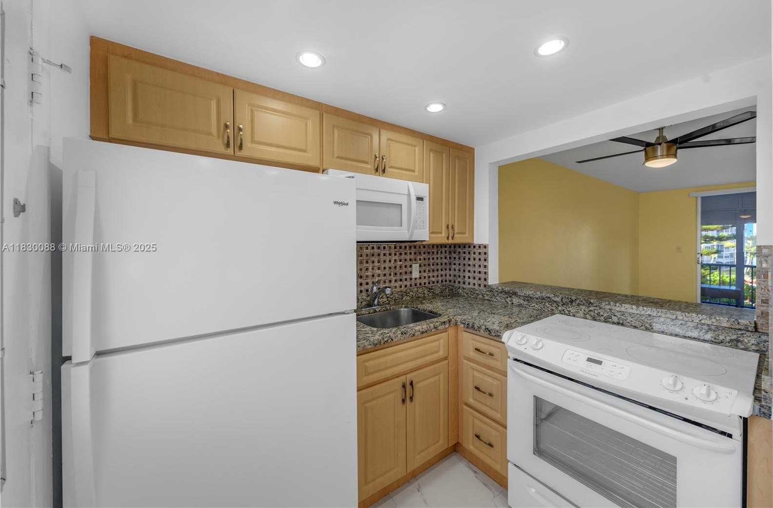 Small Image of 2905 NORTH EAST POINT EAST DR #L408, Aventura Number 13