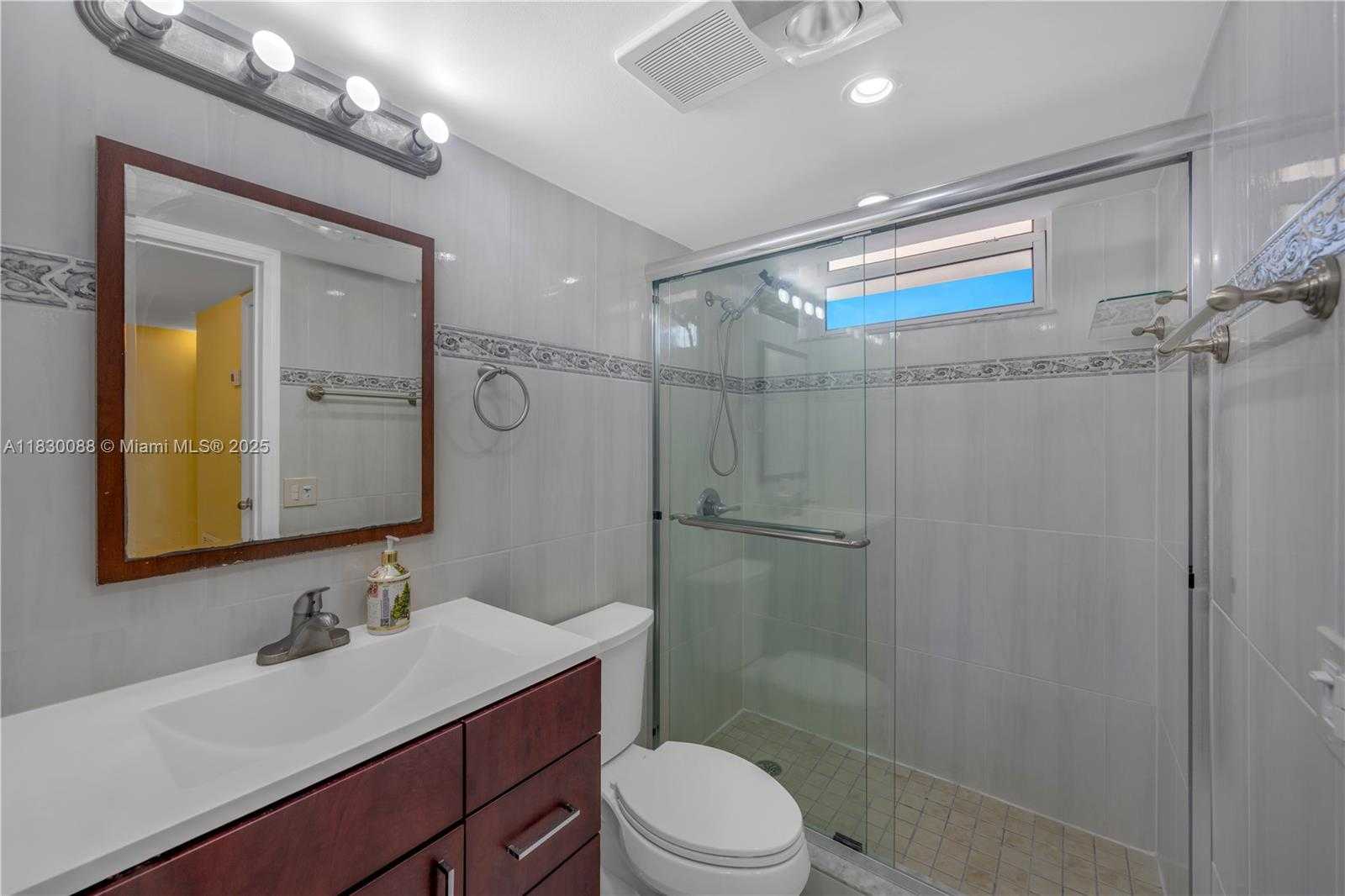 Small Image of 2905 NORTH EAST POINT EAST DR #L408, Aventura Number 16