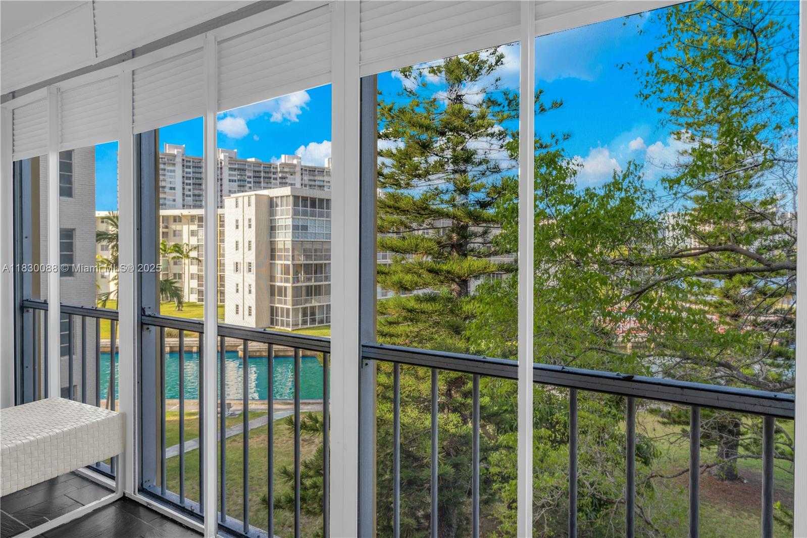 Small Image of 2905 NORTH EAST POINT EAST DR #L408, Aventura Number 6