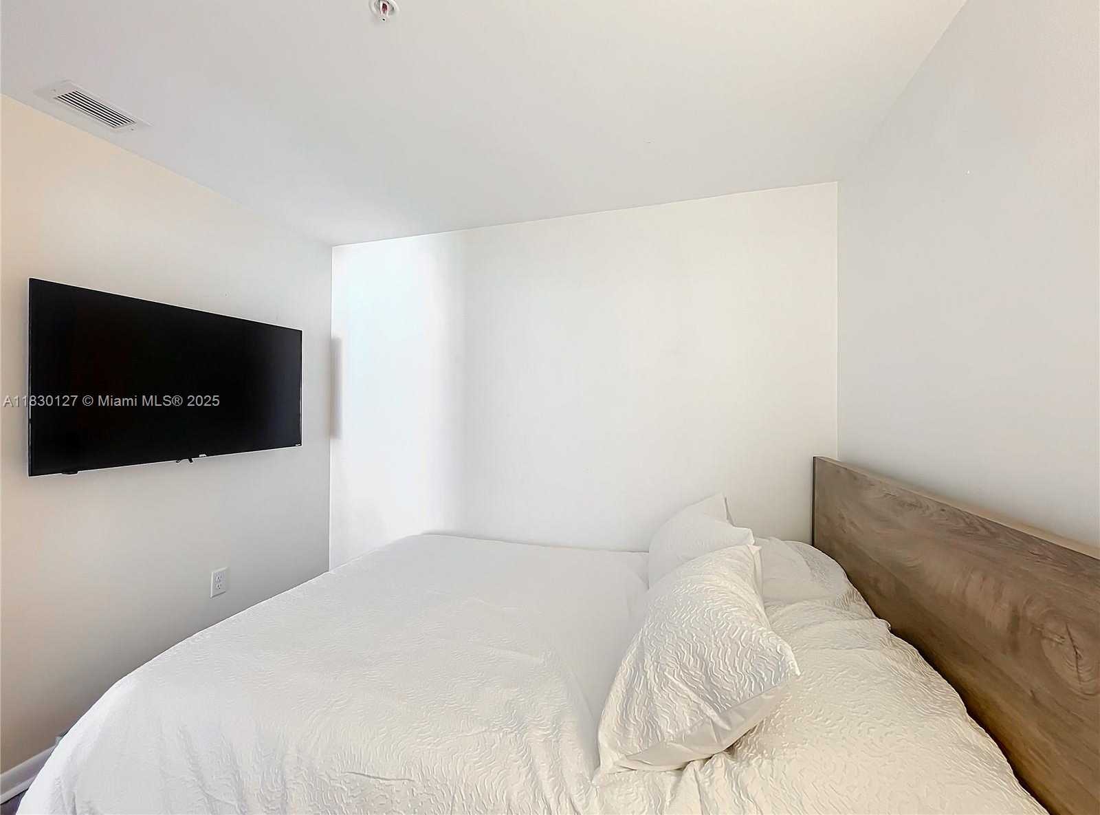 Small Image of 244 BISCAYNE BLVD #1108, Miami Number 18
