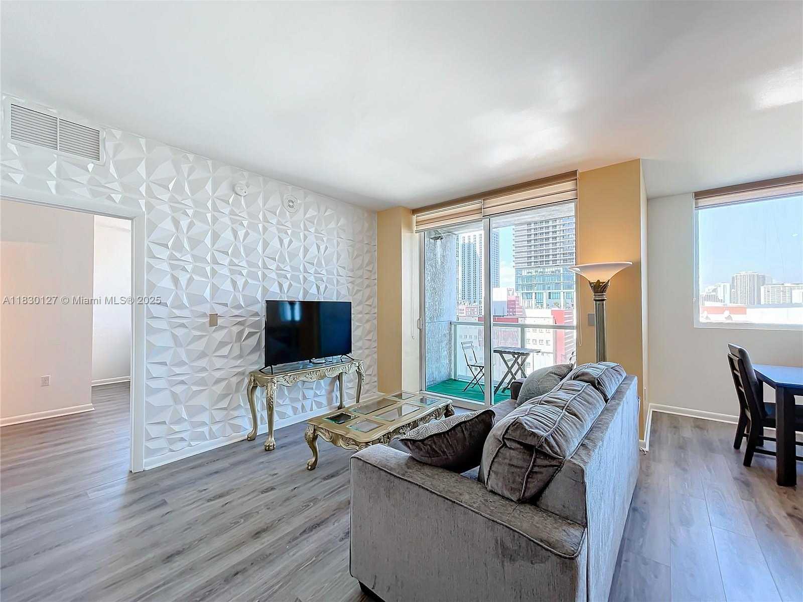 Small Image of 244 BISCAYNE BLVD #1108, Miami Number 2