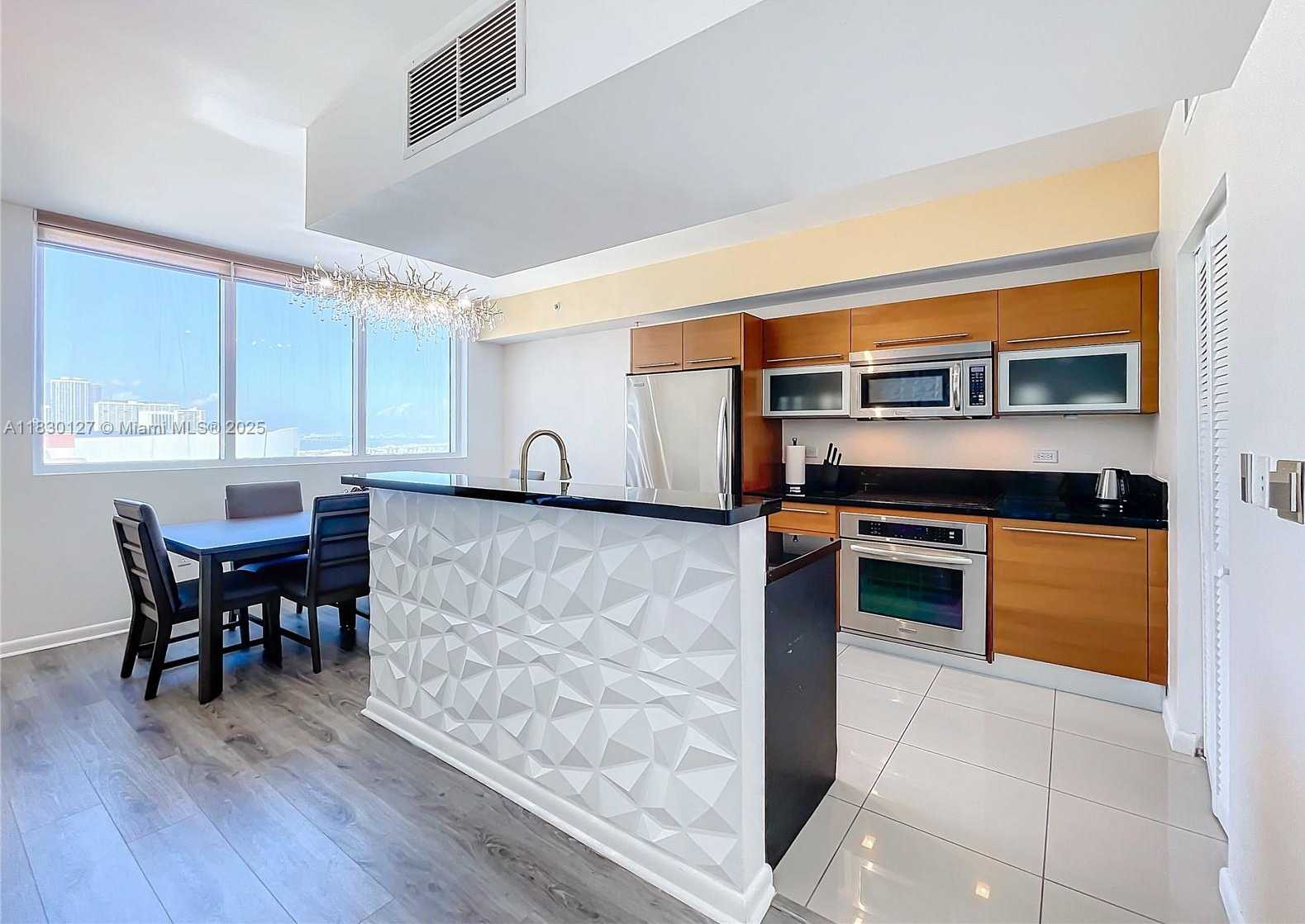 Small Image of 244 BISCAYNE BLVD #1108, Miami Number 3