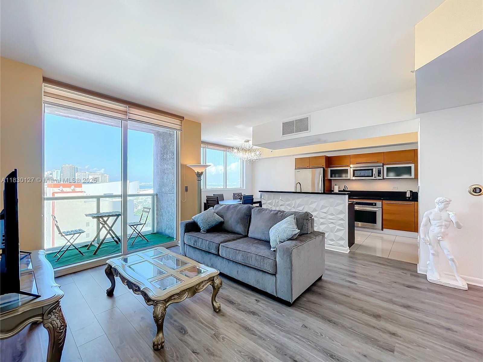 Small Image of 244 BISCAYNE BLVD #1108, Miami Number 4