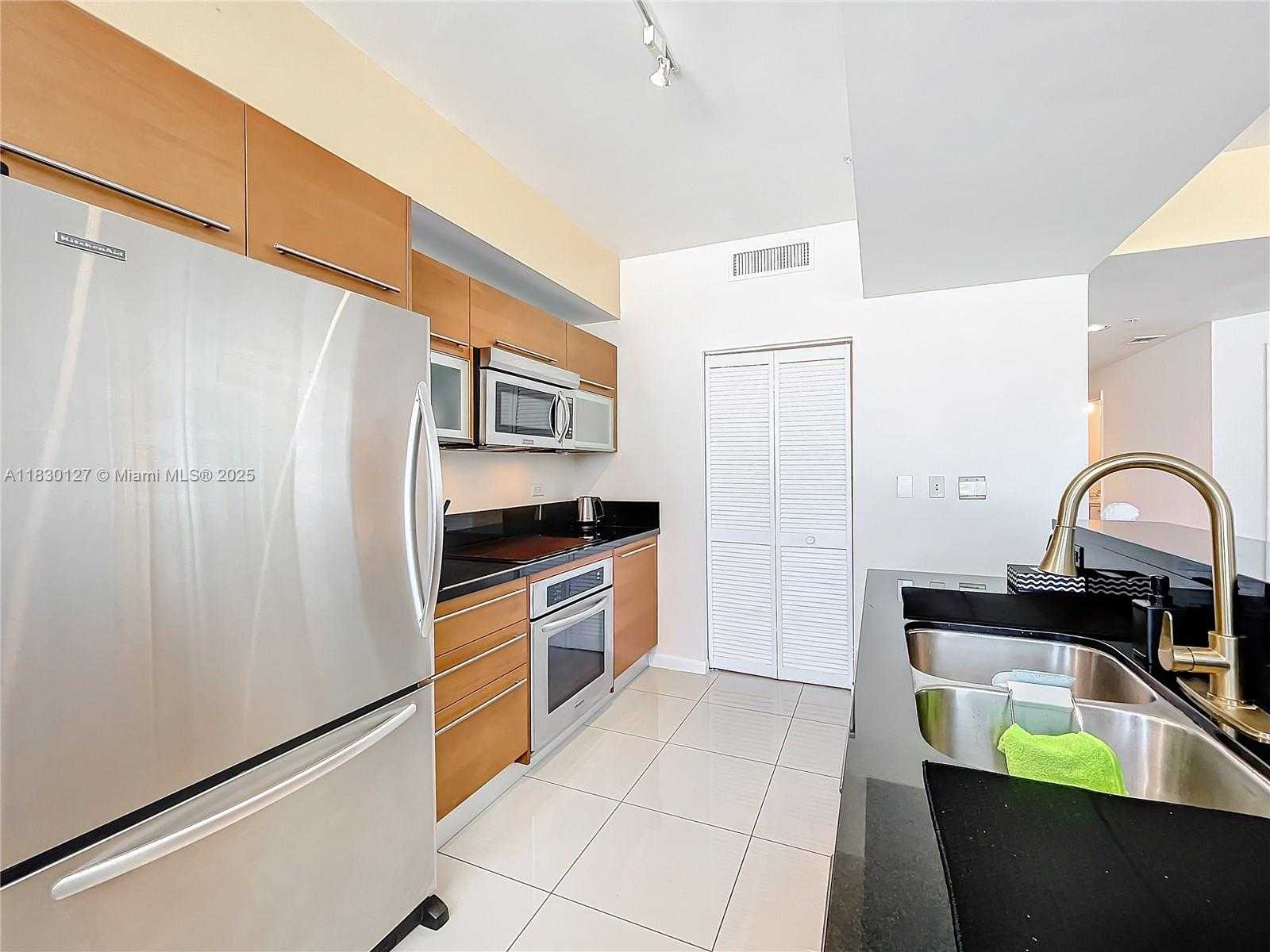Small Image of 244 BISCAYNE BLVD #1108, Miami Number 7