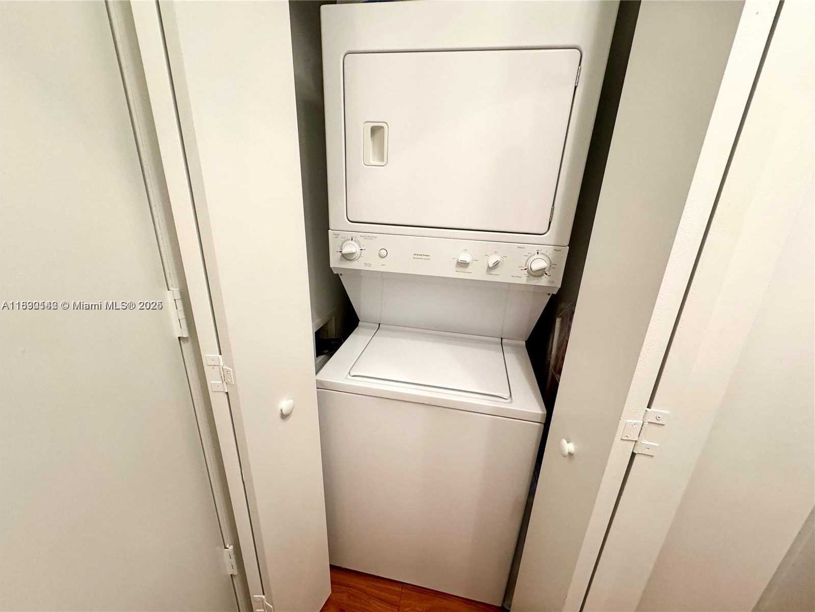 Small Image of 690 SOUTH WEST 1ST CT #2026, Miami Number 4