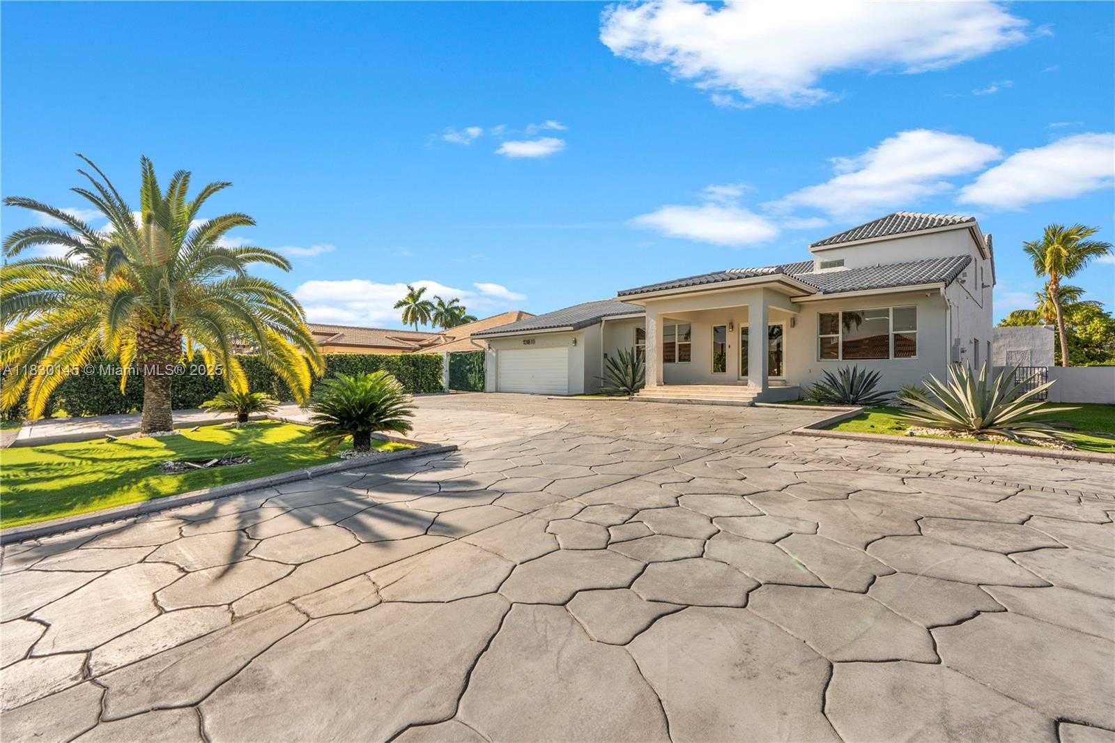 Small Image of 13815 SOUTH WEST 38TH ST, Miami Number 2
