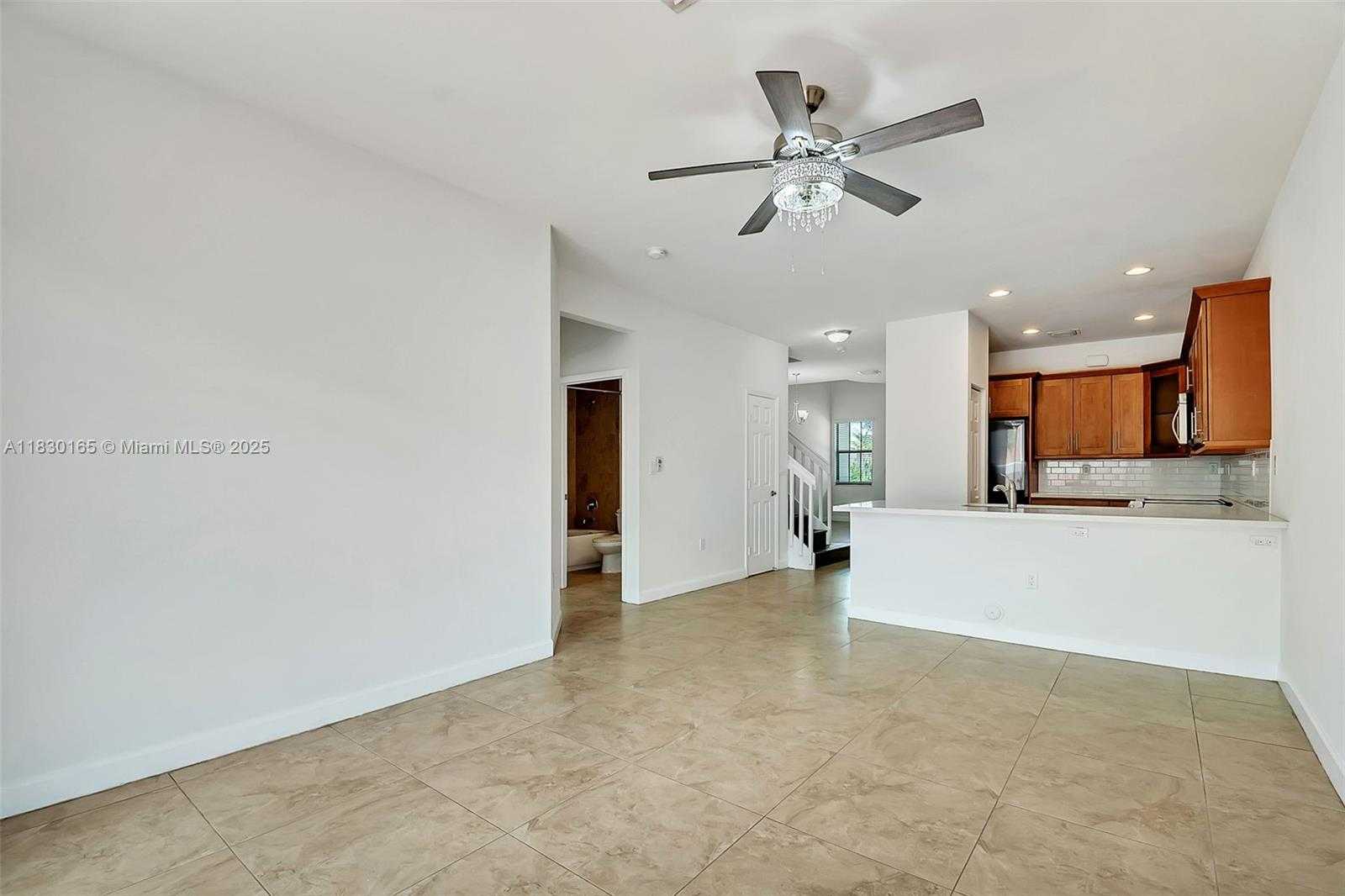 Small Image of 5840 NORTH WEST 104TH PATH #5840, Doral Number 3