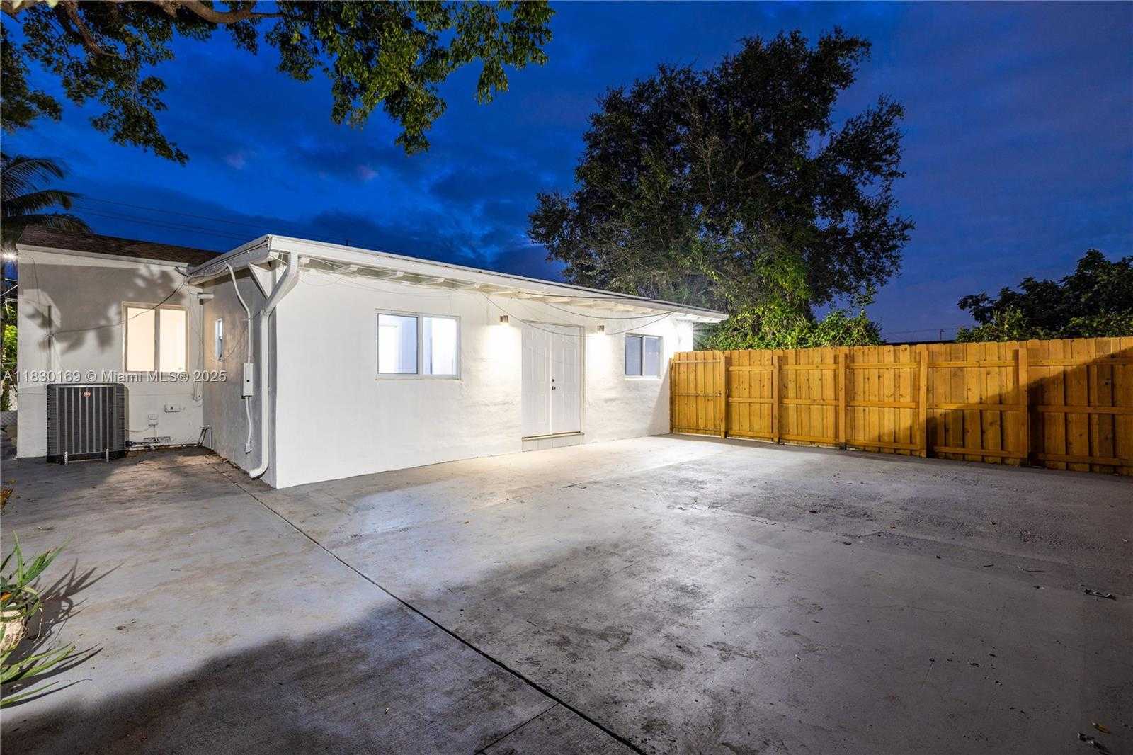 Small Image of 2729 SOUTH WEST 18TH ST #1, Miami Number 5