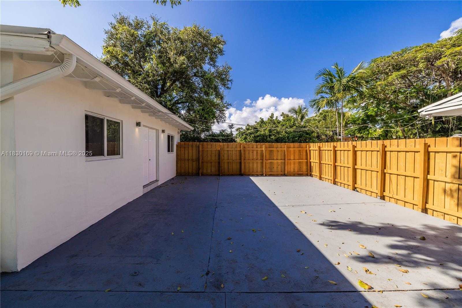 Small Image of 2729 SOUTH WEST 18TH ST #1, Miami Number 6