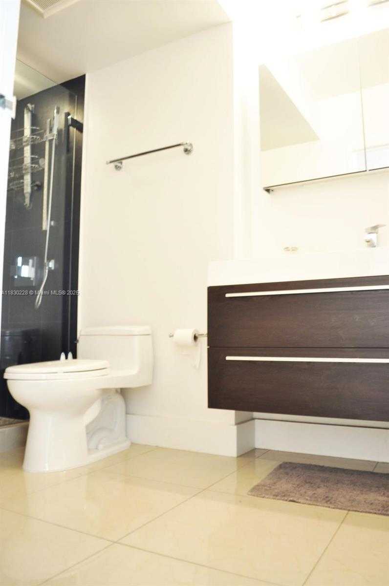 Small Image of 100 LINCOLN RD #403, Miami Beach Number 6