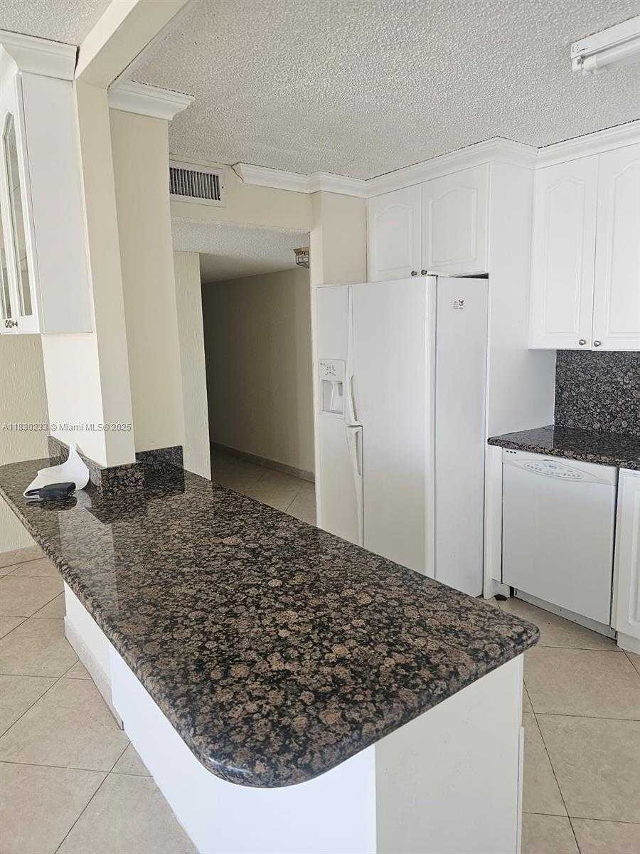 Small Image of 18011 BISCAYNE BLVD #1504, Aventura Number 3