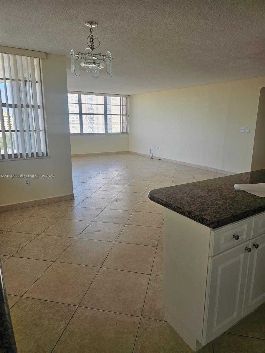 Small Image of 18011 BISCAYNE BLVD #1504, Aventura Number 4