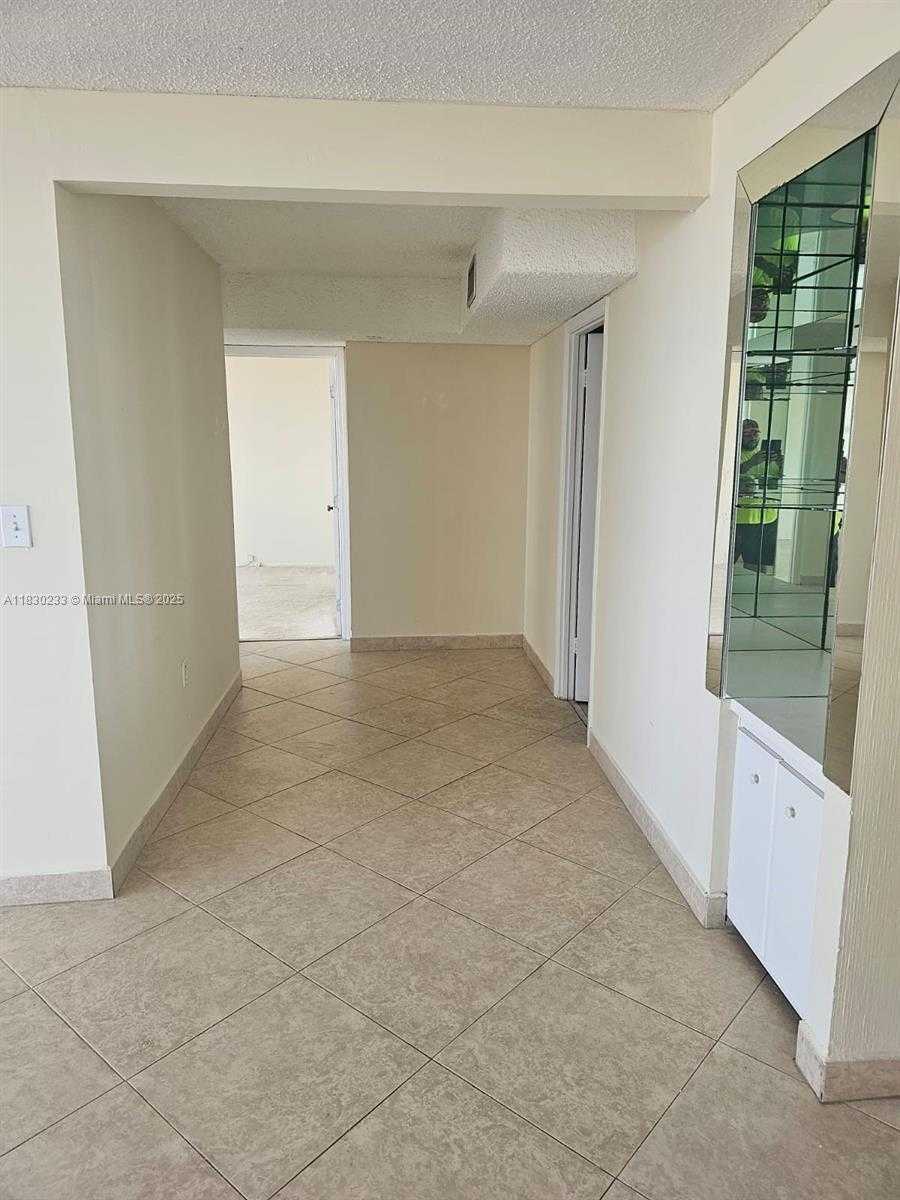 Small Image of 18011 BISCAYNE BLVD #1504, Aventura Number 5