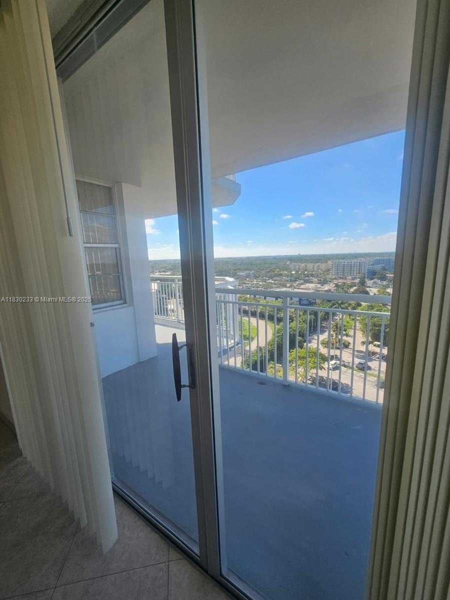 Small Image of 18011 BISCAYNE BLVD #1504, Aventura Number 7