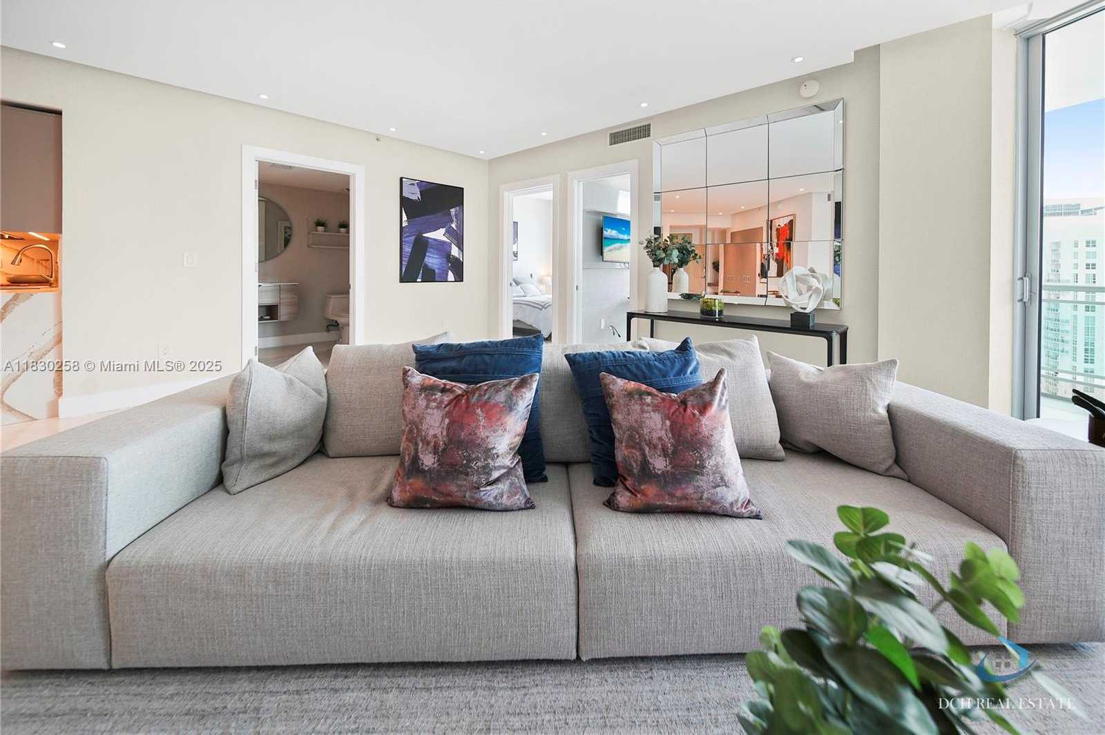 Small Image of 350 SOUTH MIAMI AVE #3902, Miami Number 14