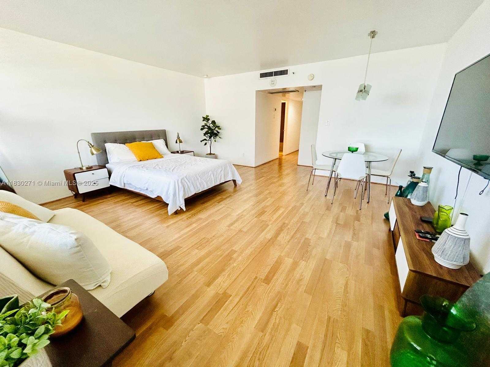 Small Image of 100 LINCOLN RD #829, Miami Beach Number 2