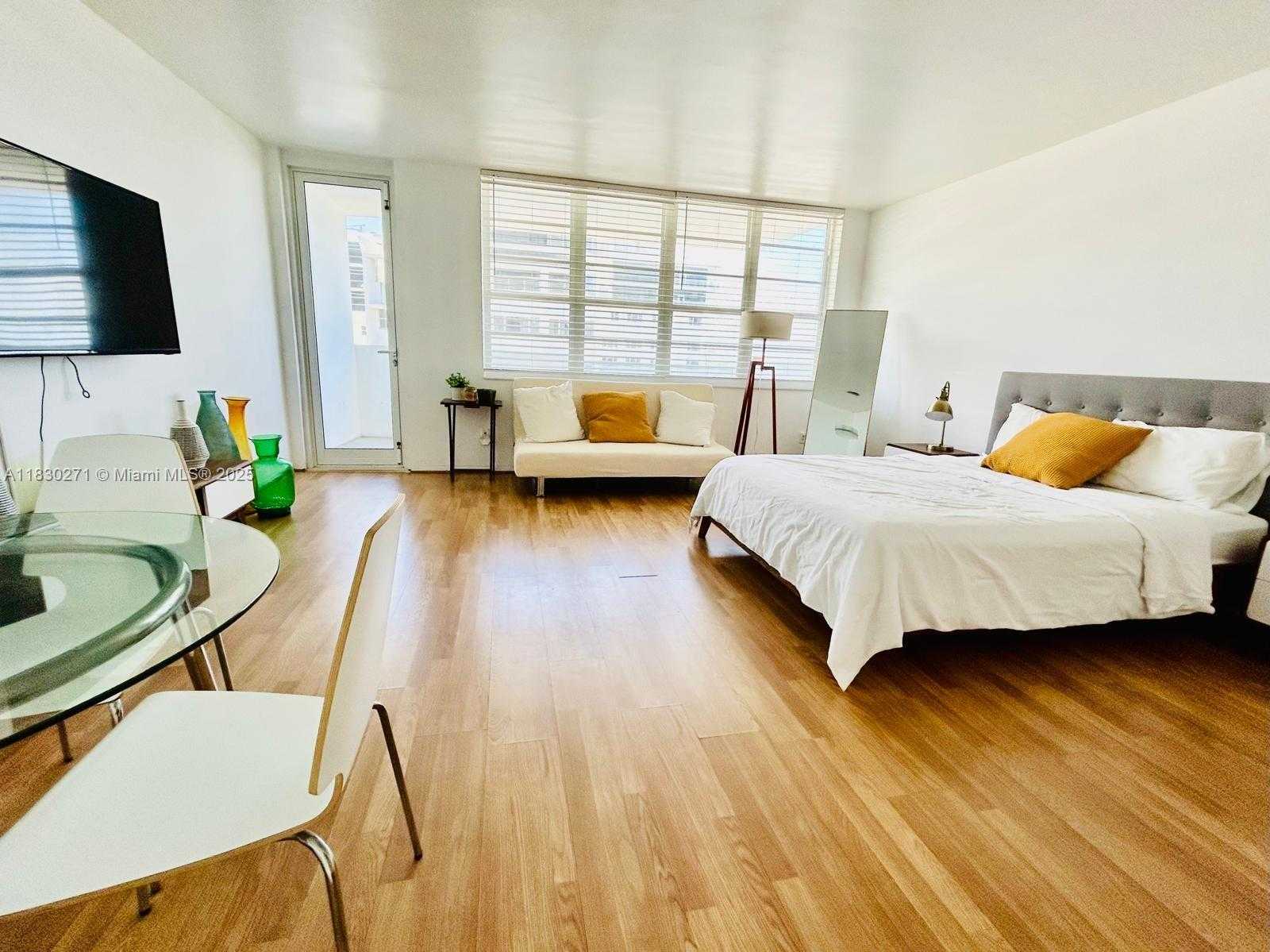 Small Image of 100 LINCOLN RD #829, Miami Beach Number 3