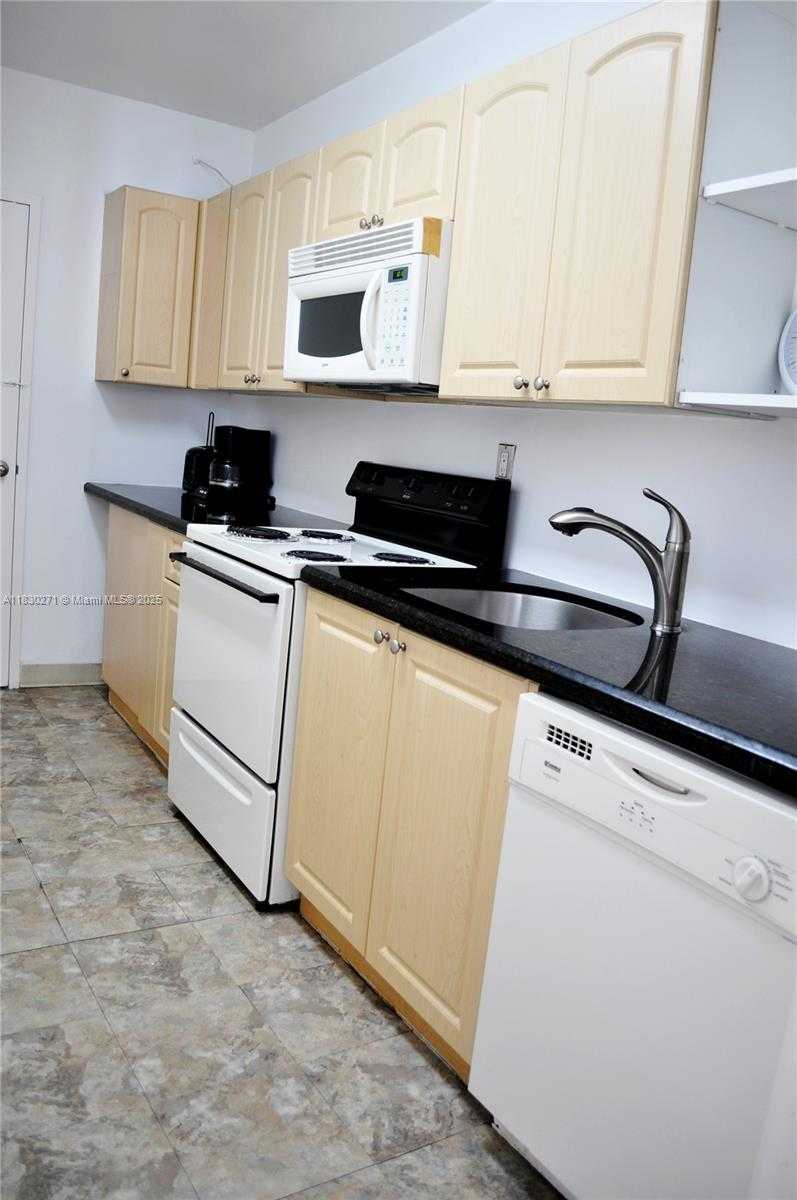 Small Image of 100 LINCOLN RD #829, Miami Beach Number 4