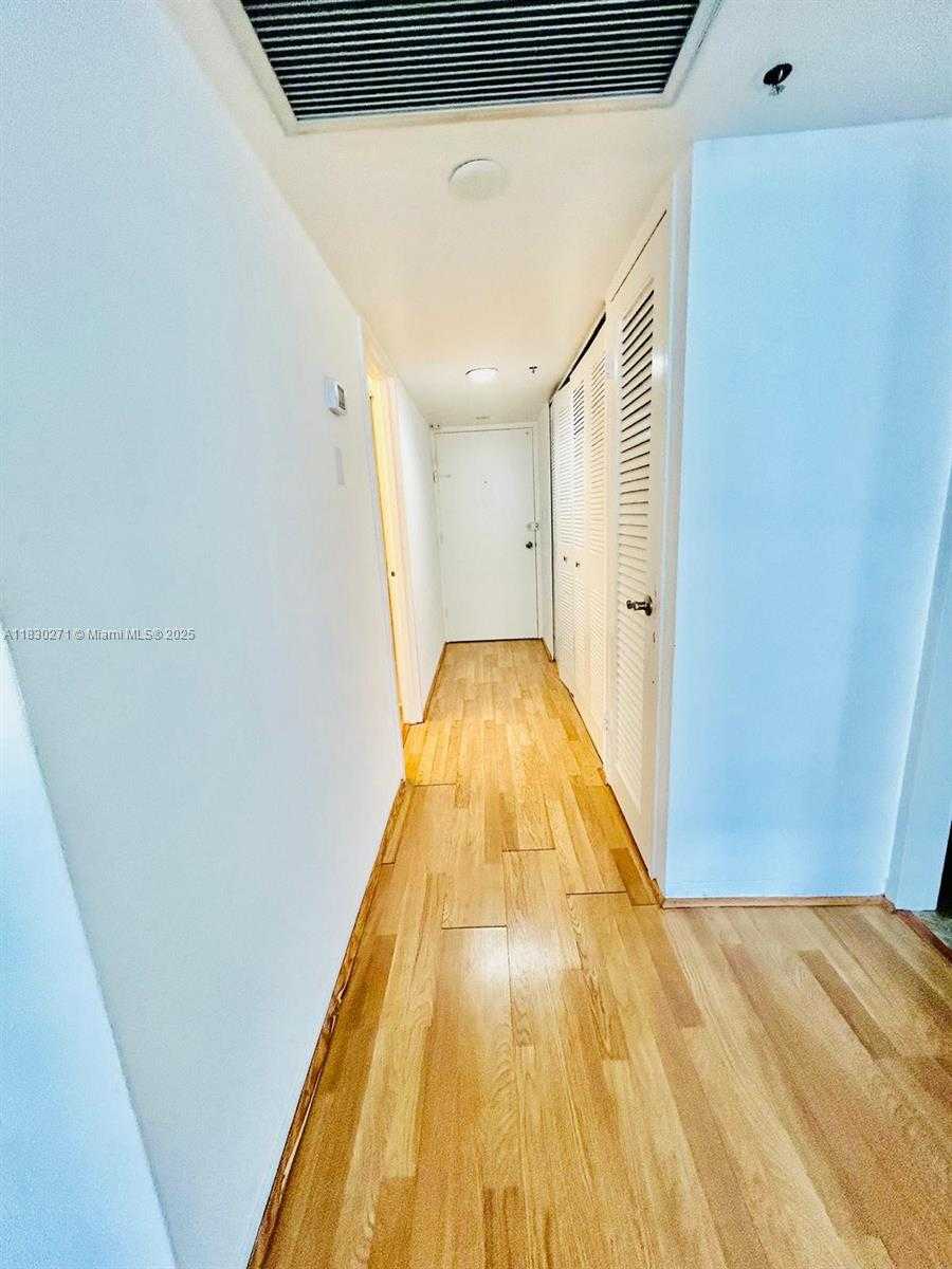 Small Image of 100 LINCOLN RD #829, Miami Beach Number 5