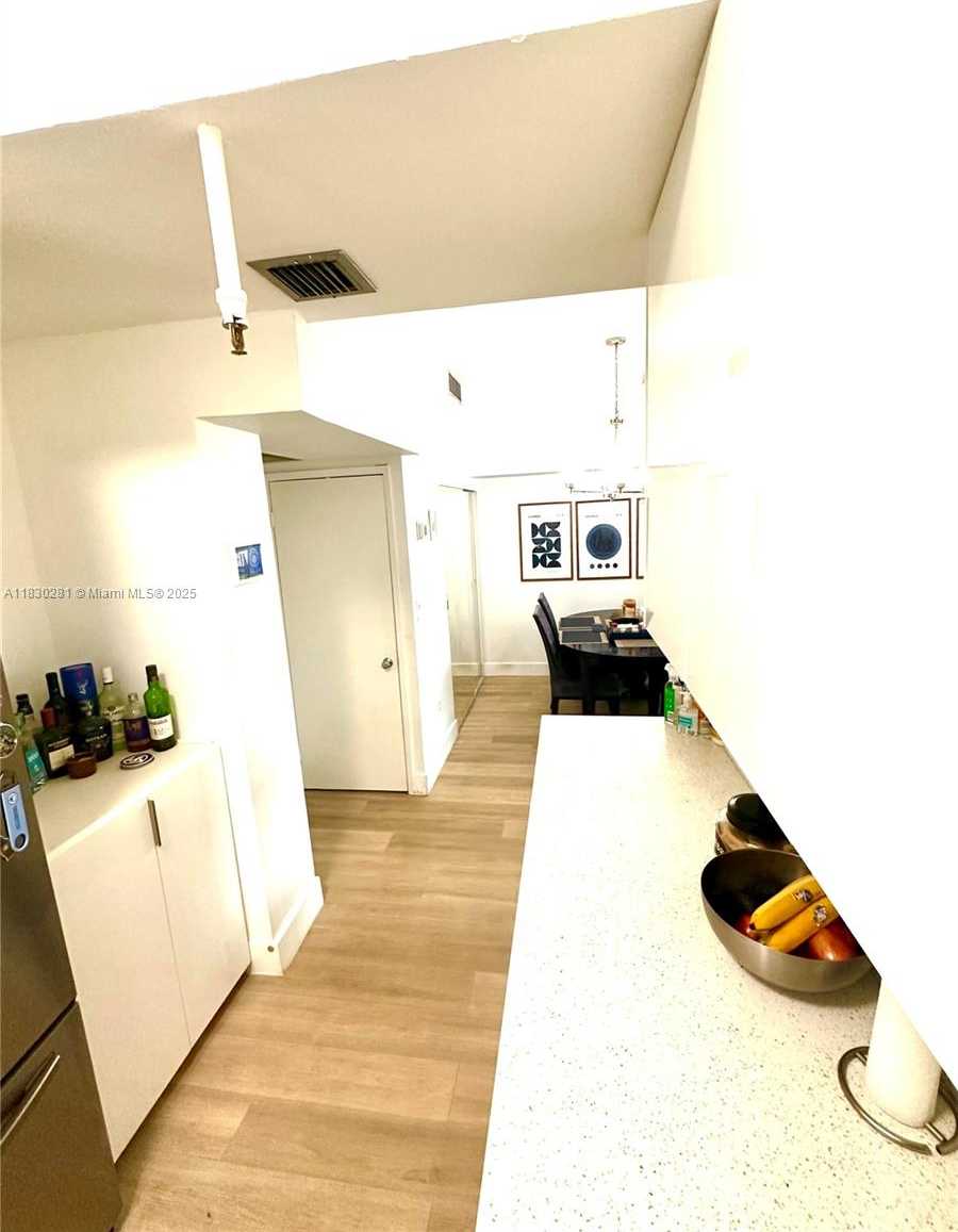 Small Image of 20505 EAST COUNTRY CLUB DR #132, Aventura Number 4
