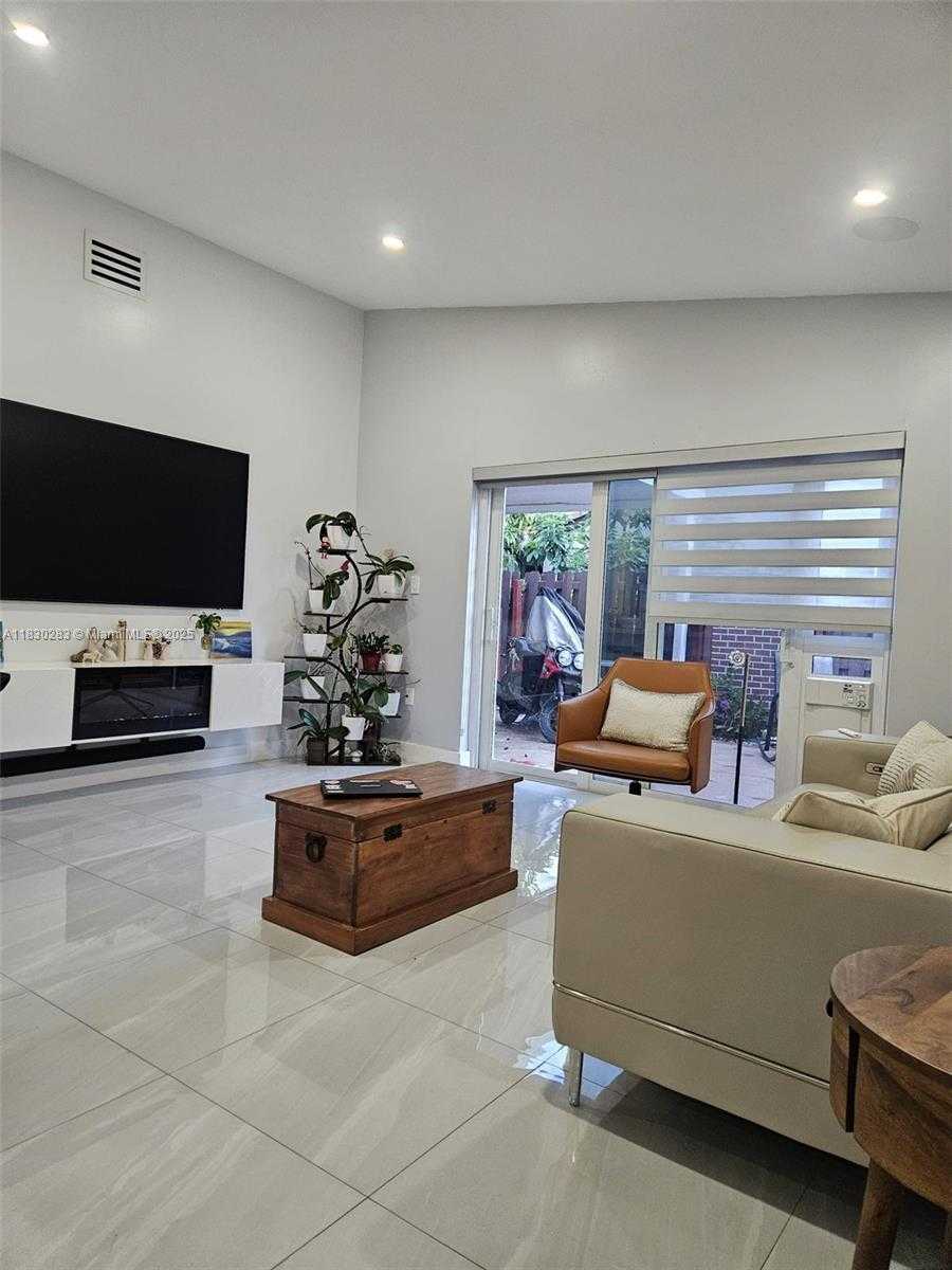 Small Image of 16314 SOUTH WEST 97TH ST, Miami Number 2